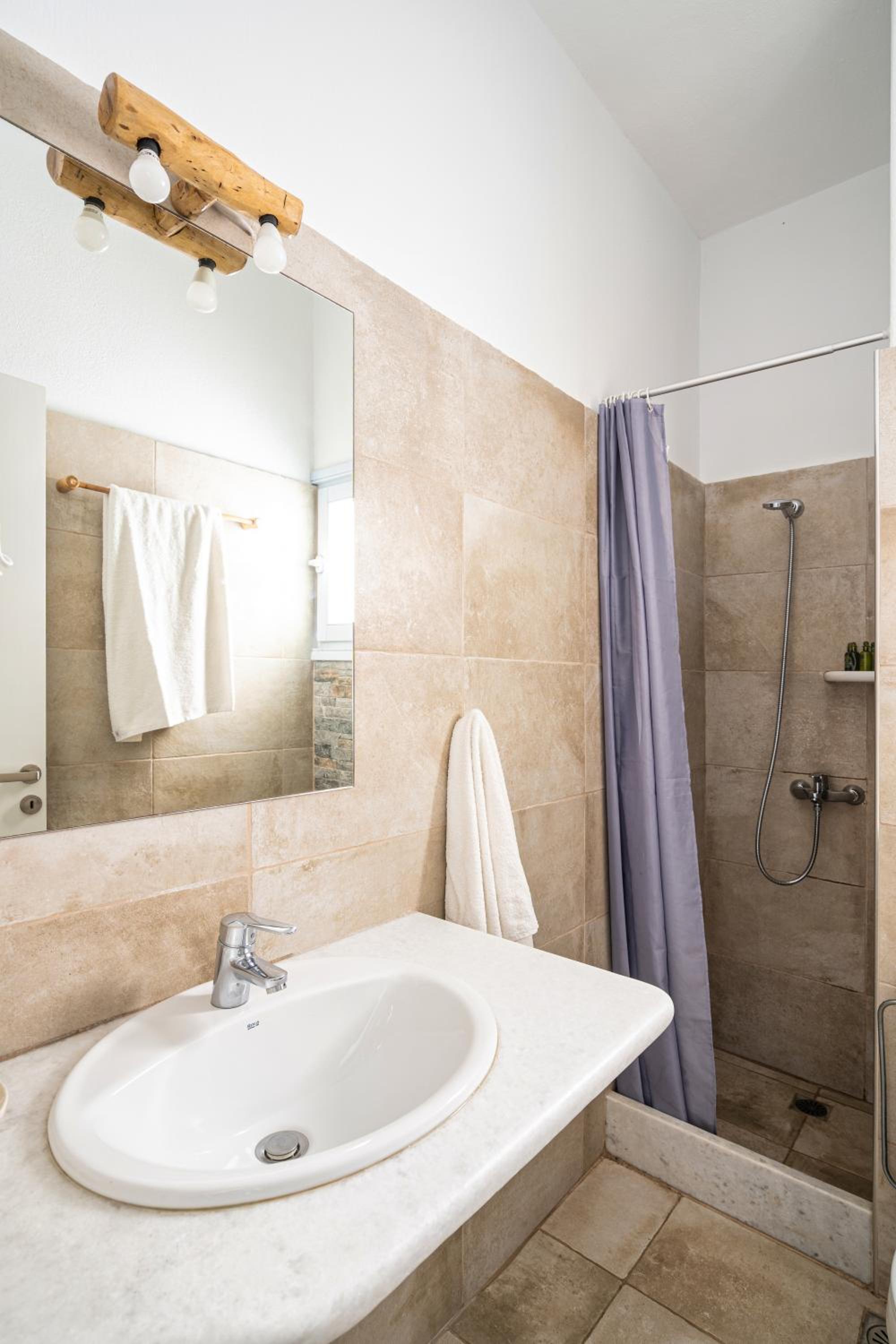 Deluxe Double Room with Street View photo 2
