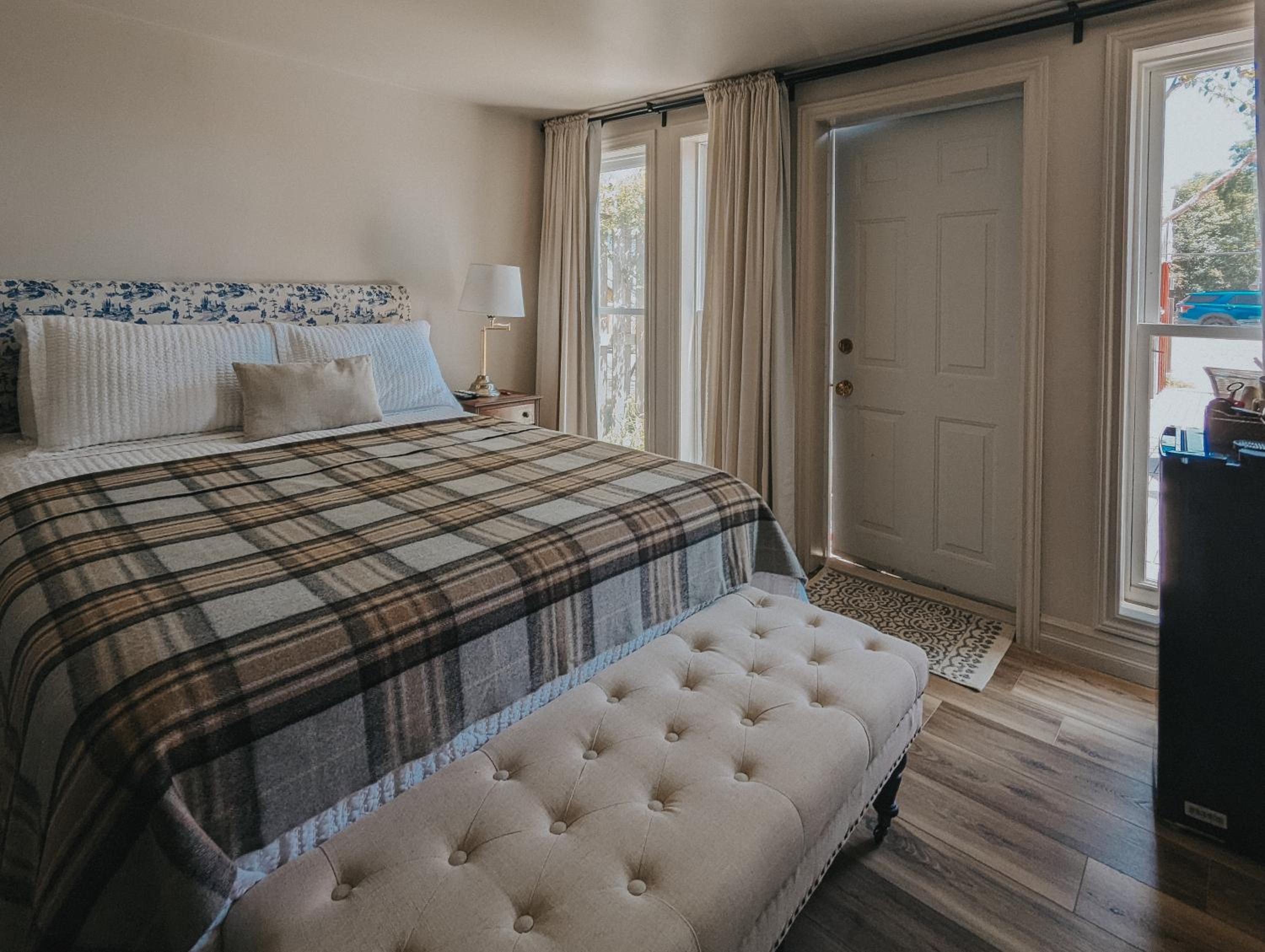 Standard Queen Room photo 2