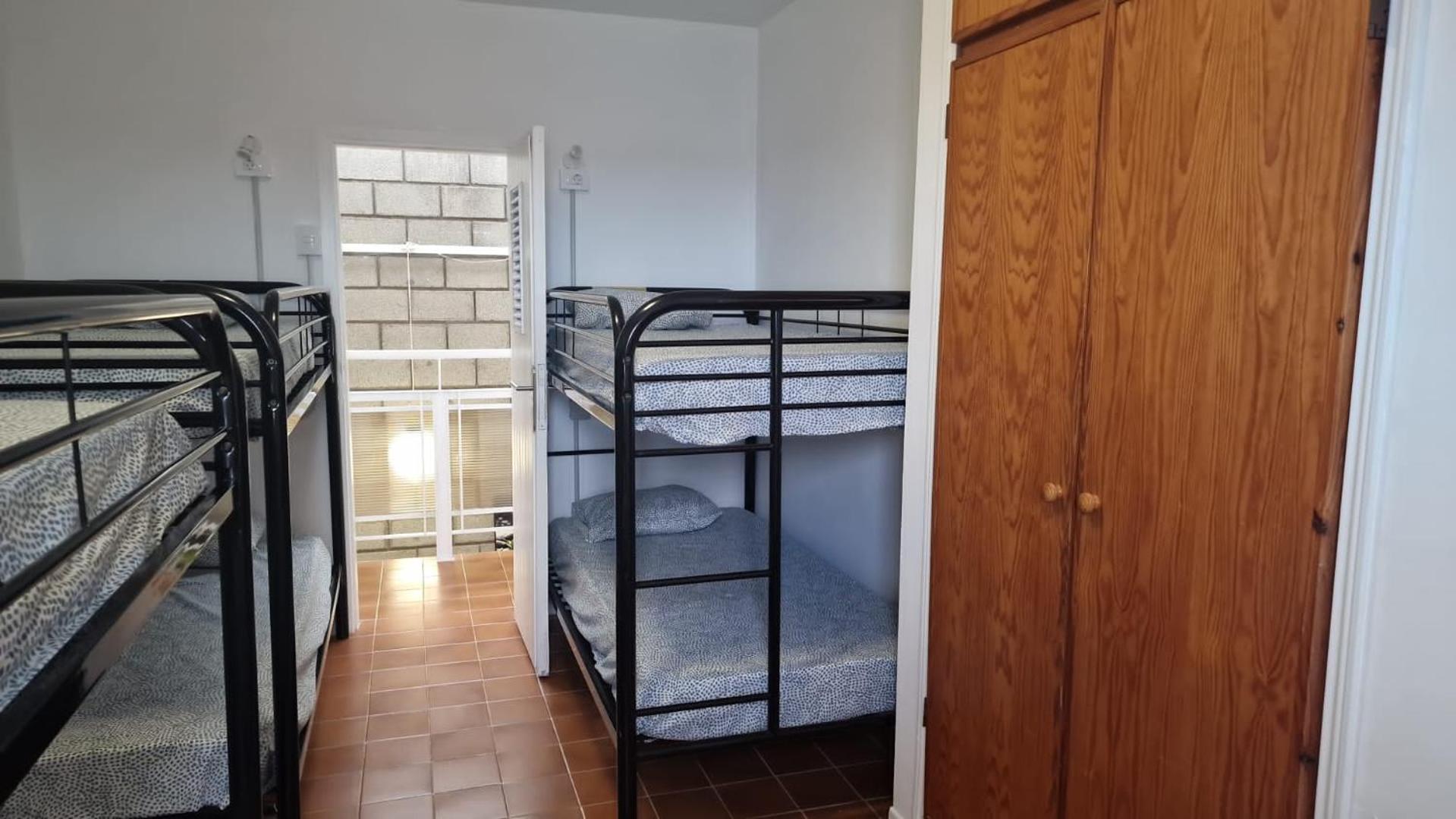 Dormitorio Compartido Mixto de 6 Camas