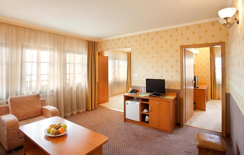 Deluxe Two-Bedroom Suite with View of Veliko Tarnovo photo 1
