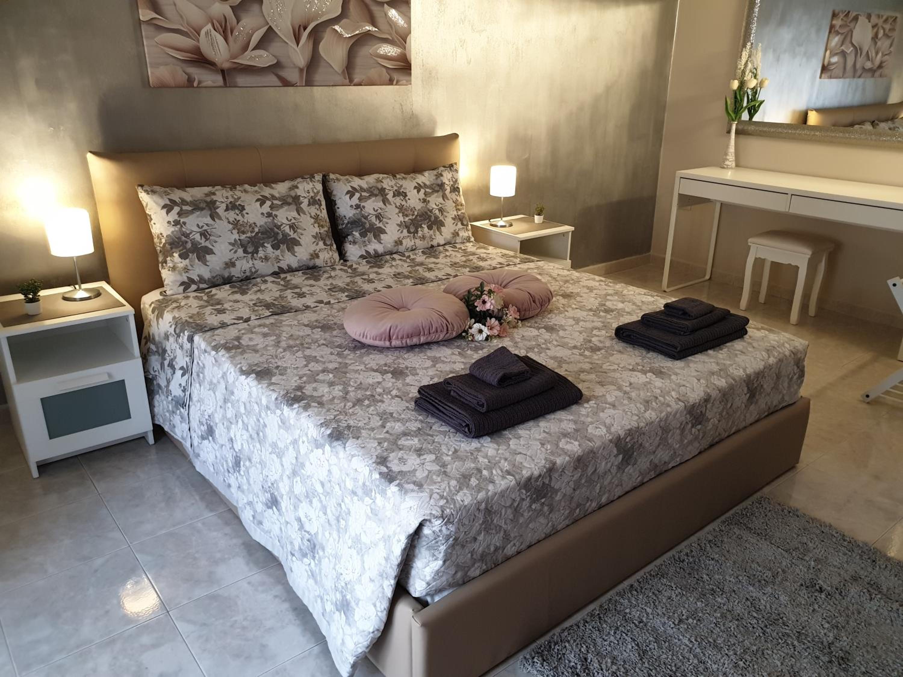 King Studio with Sofa Bed