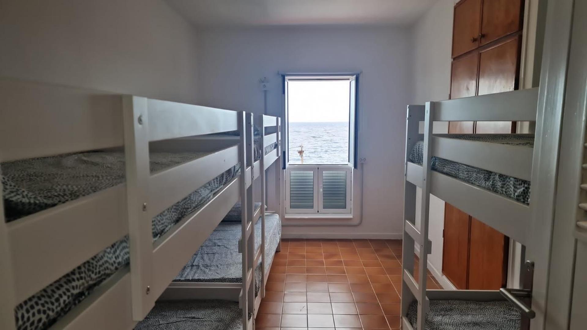 Dormitorio Compartido Mixto de 6 Camas