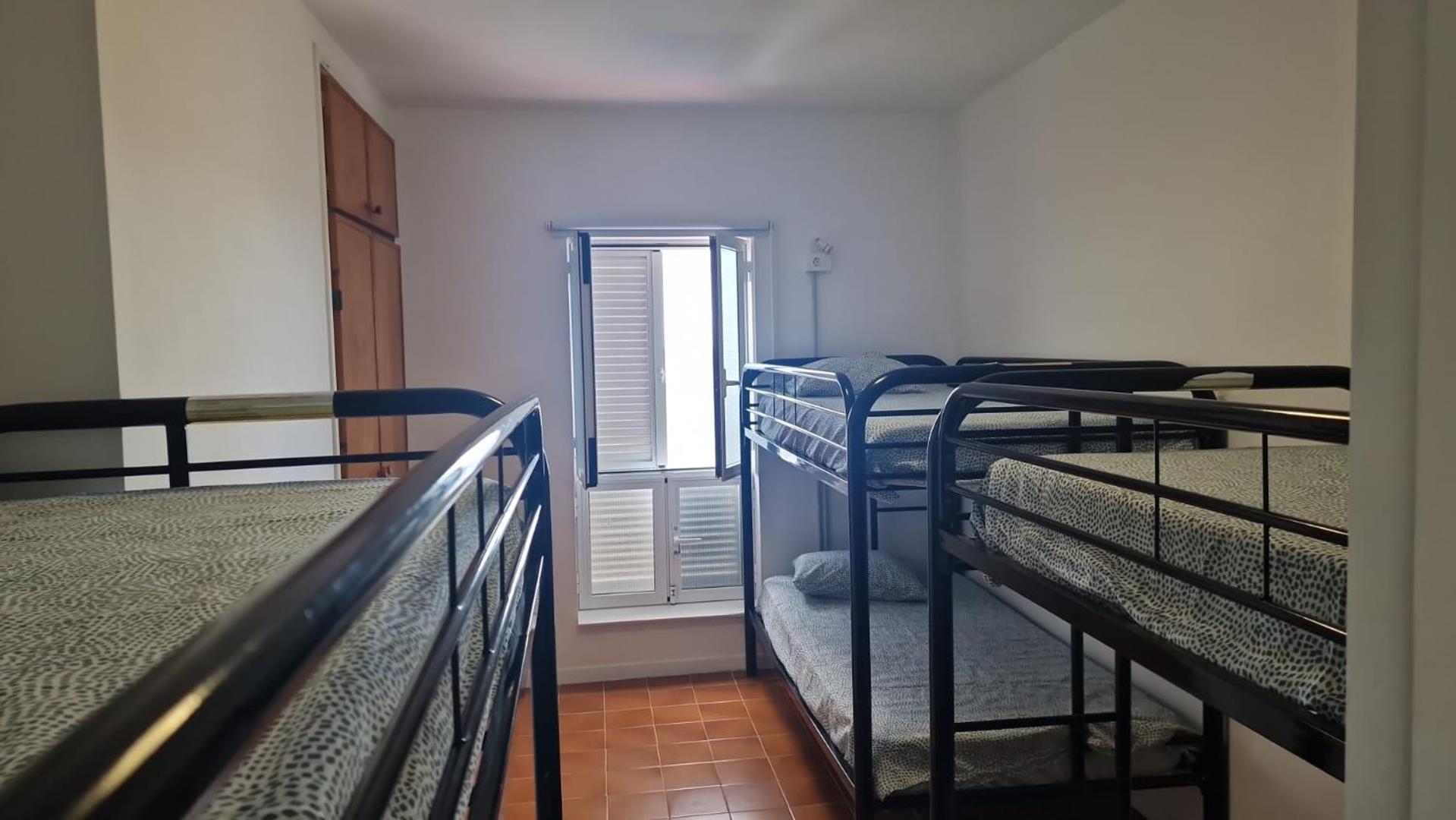 Dormitorio Compartido Mixto de 6 Camas