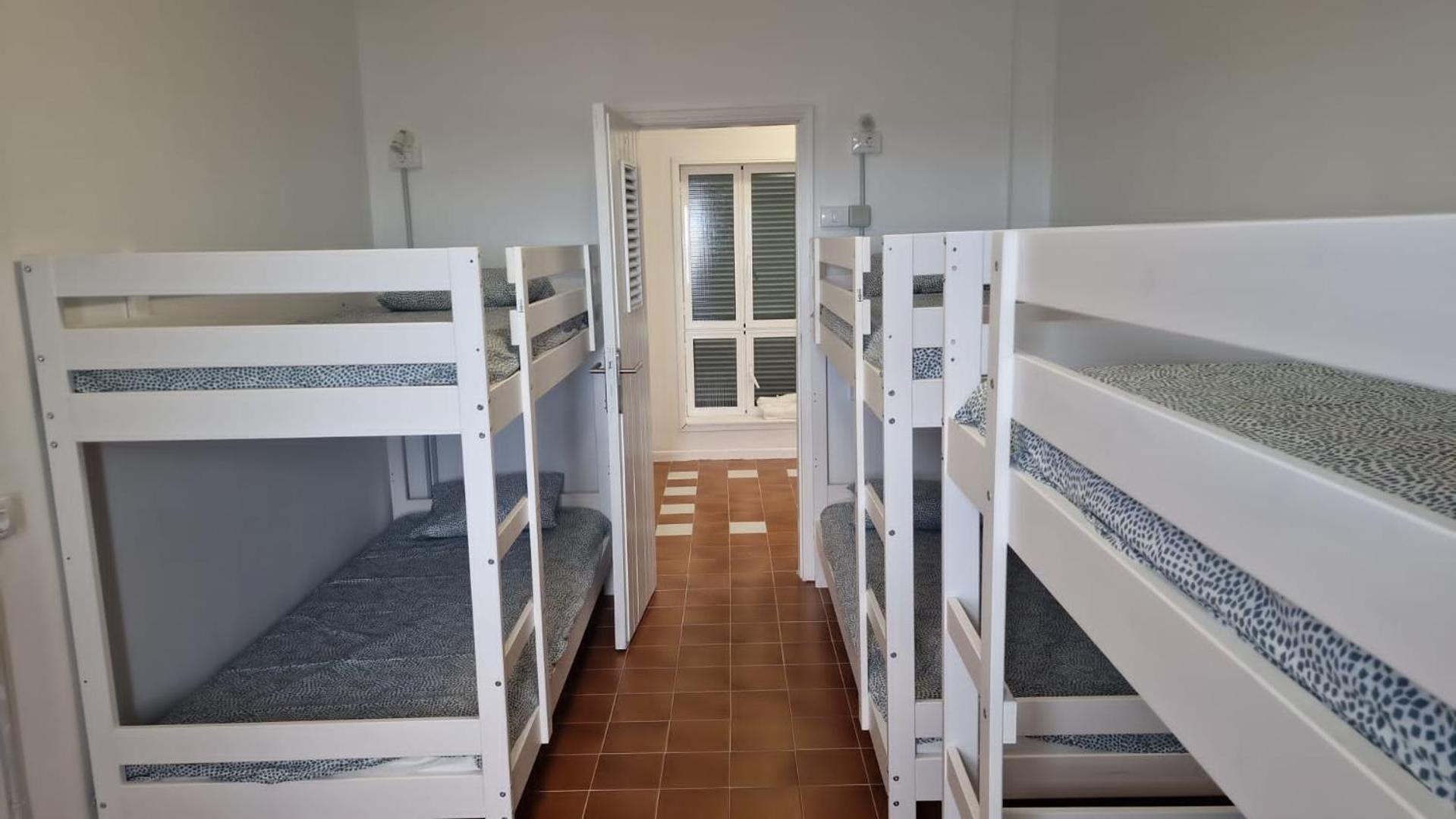 Dormitorio Compartido Mixto de 6 Camas