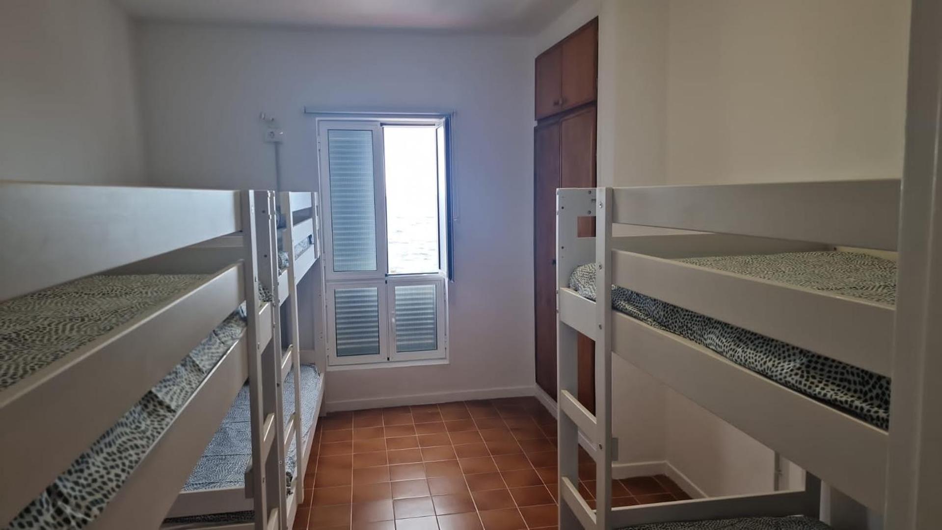 6-Bed Mixed Dormitory Room photo 2