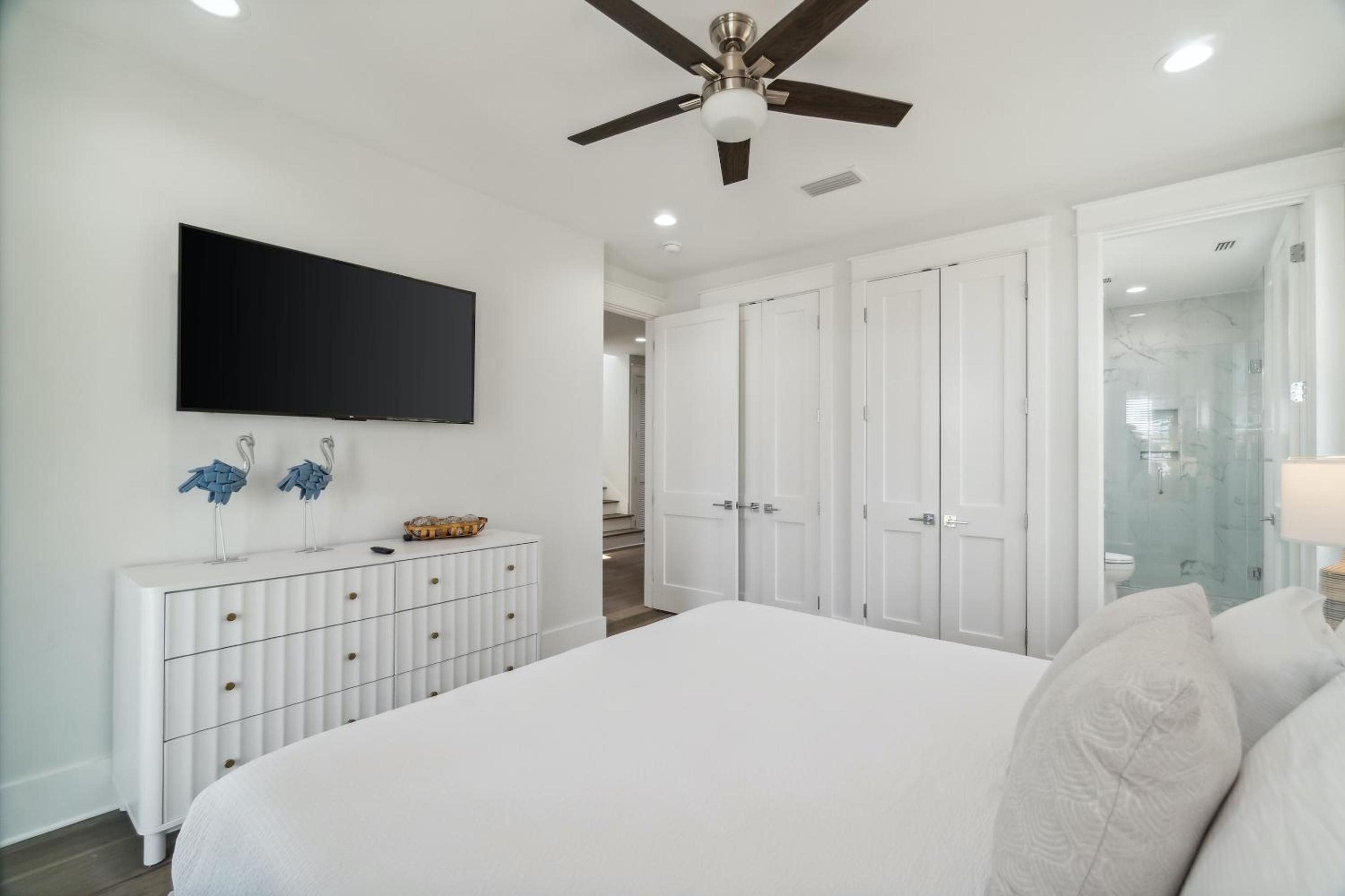 Five-Bedroom House photo 1