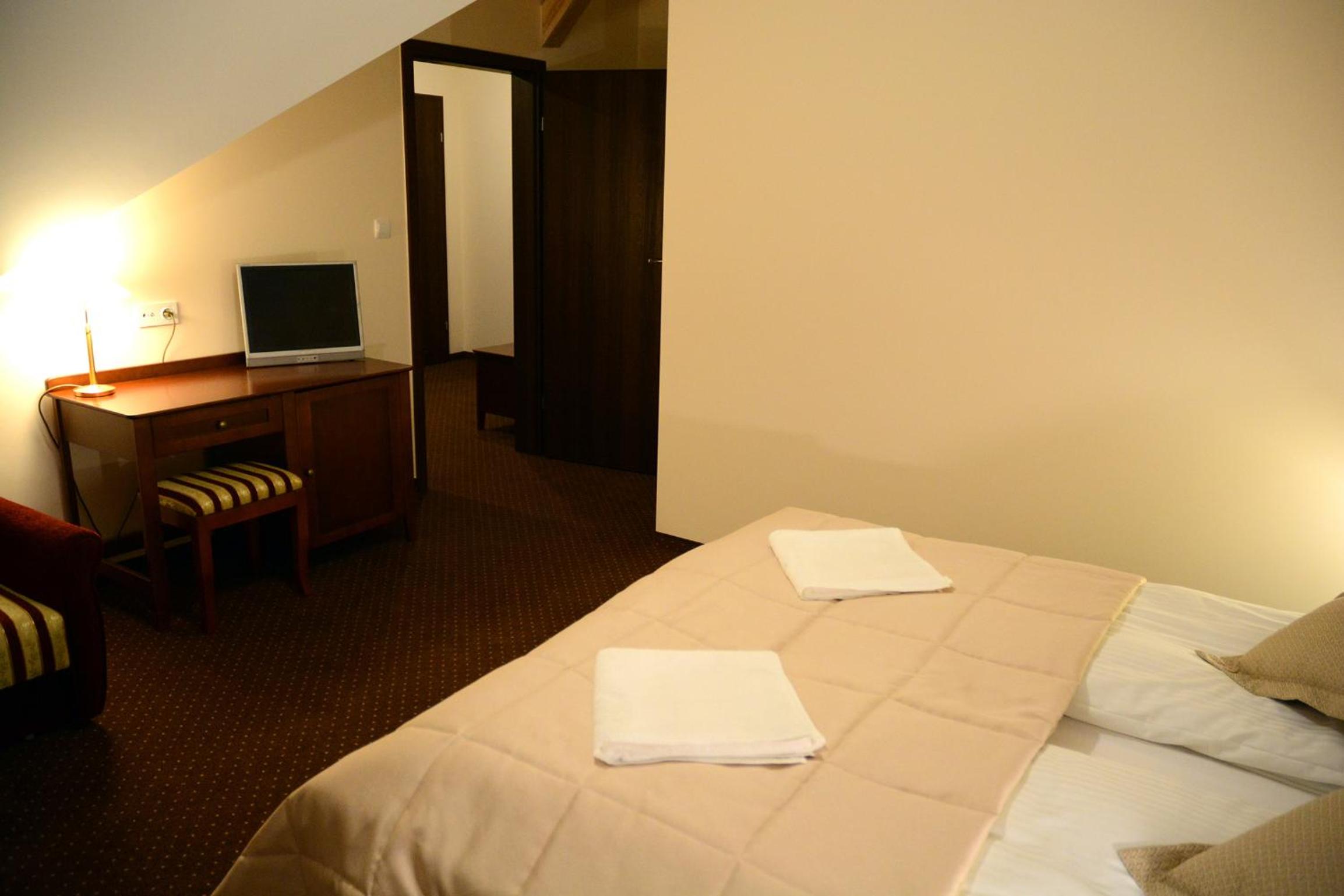 One-Bedroom Apartment (4 Adults) - Photo 2