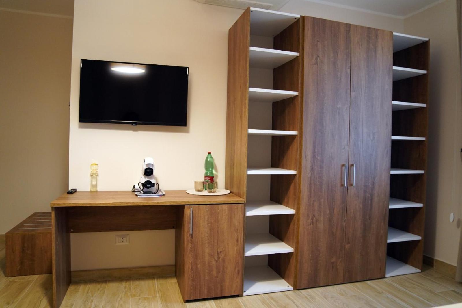 Double Room - Photo 2