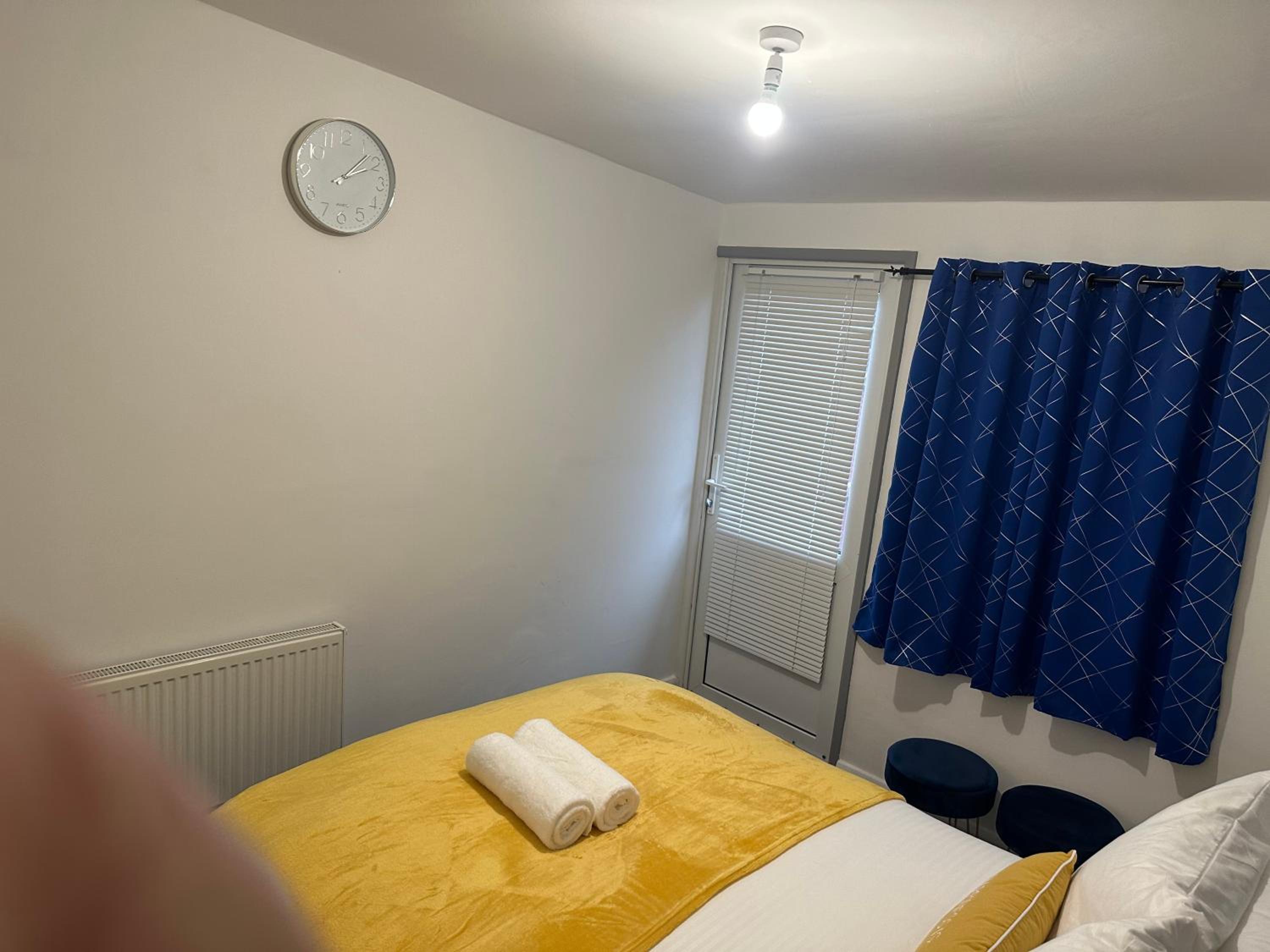 One-Bedroom Apartment - Photo 12