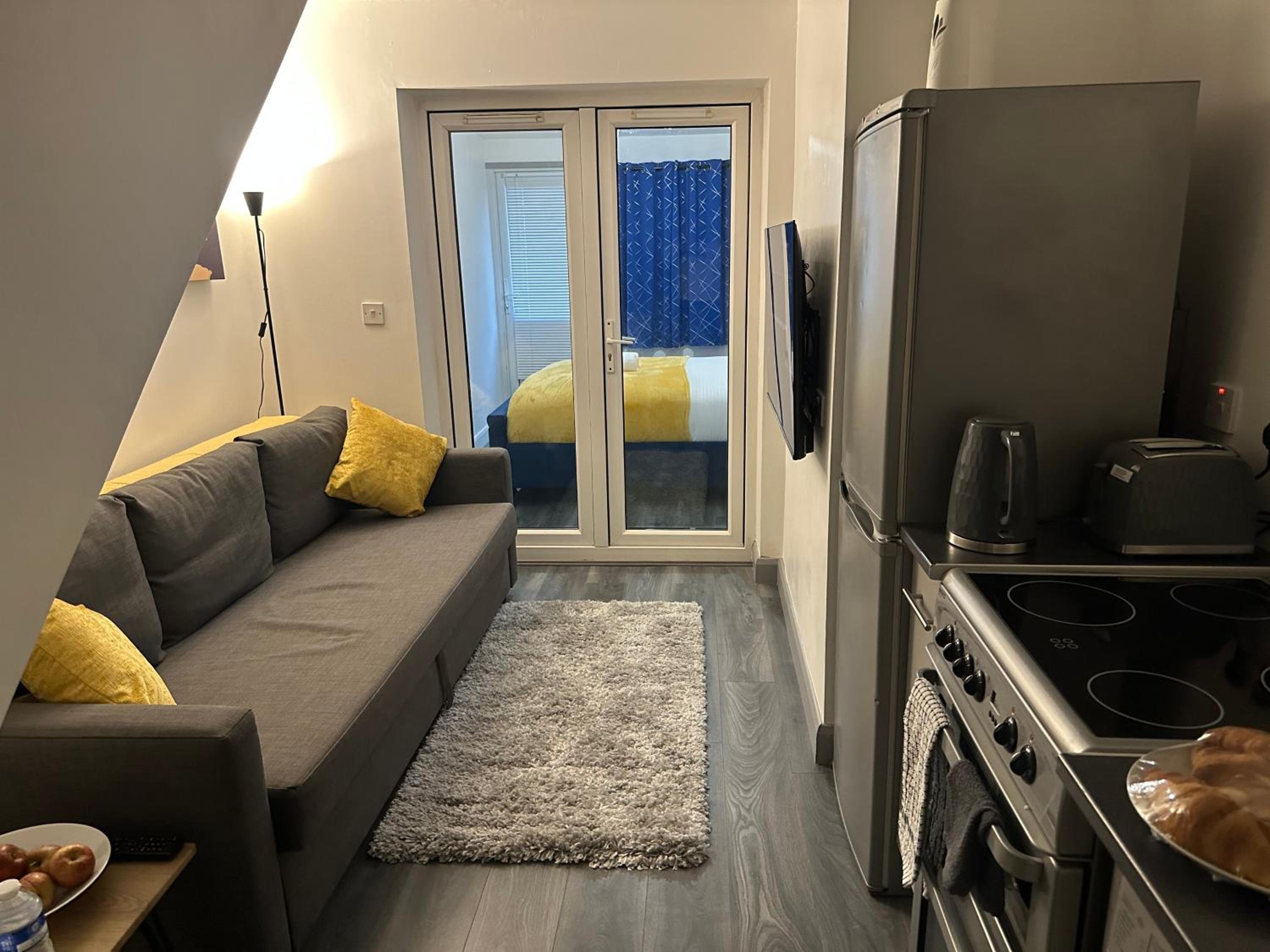 One-Bedroom Apartment - Photo 18