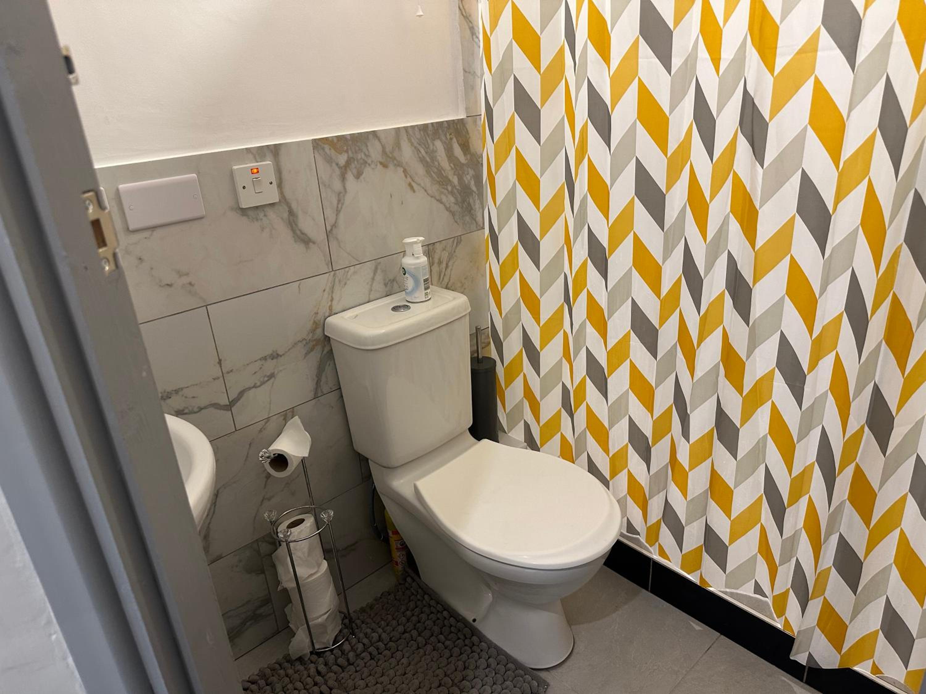 One-Bedroom Apartment - Photo 36