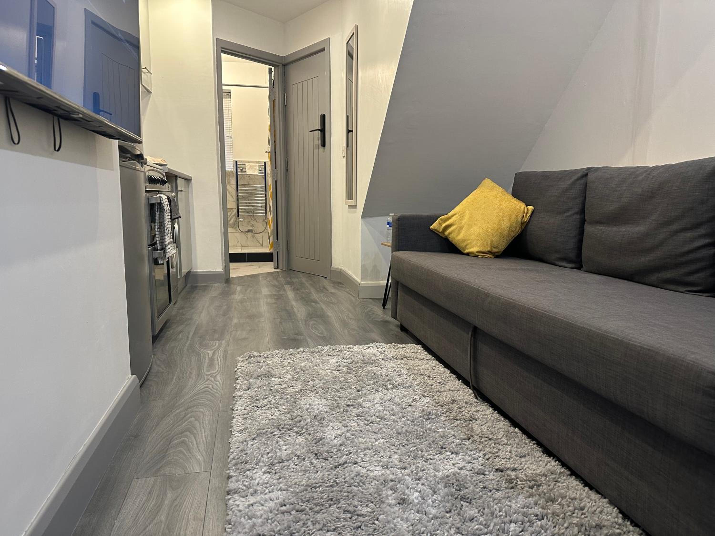 One-Bedroom Apartment - Photo 45