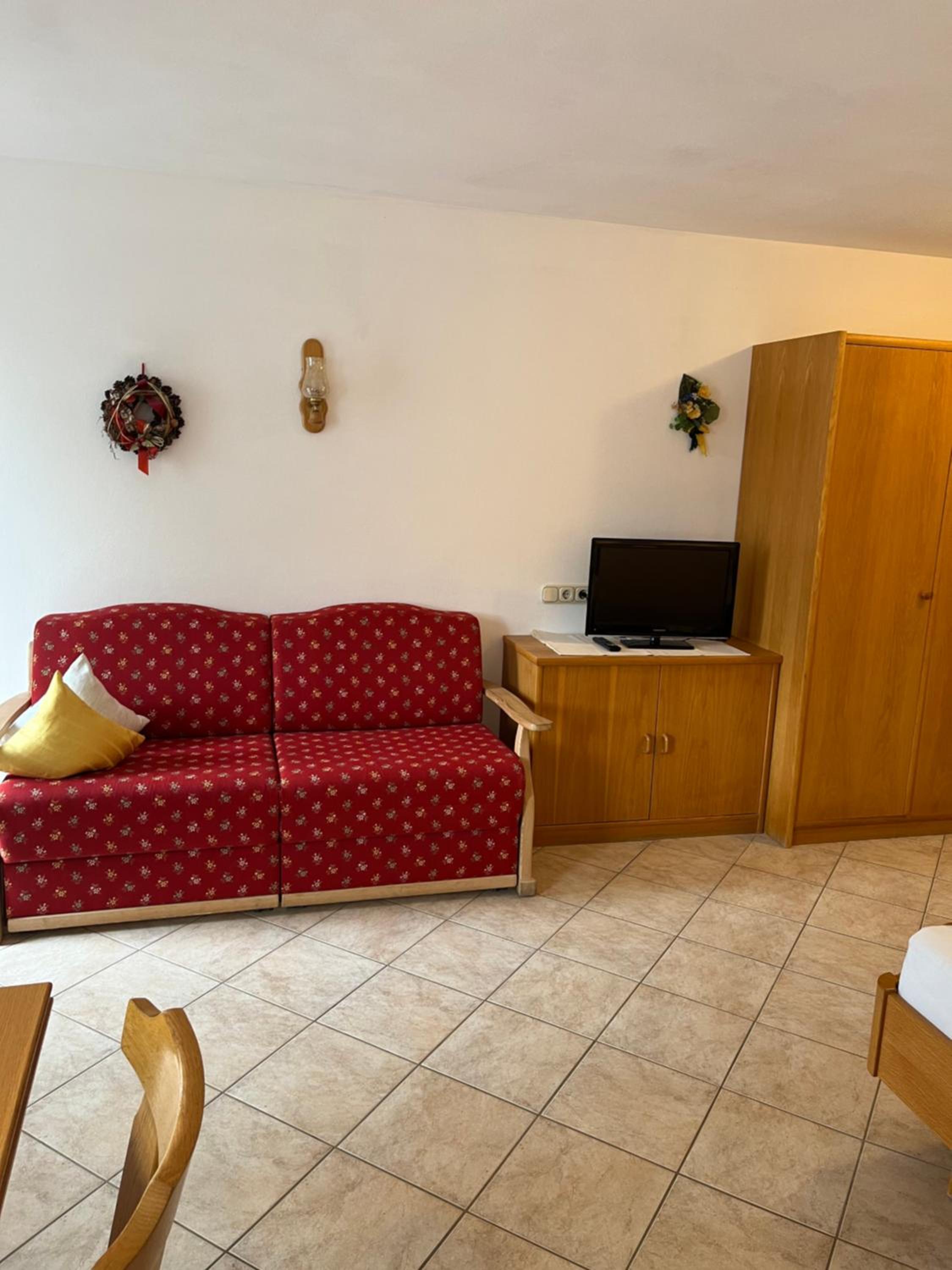 One-Bedroom Apartment photo 2