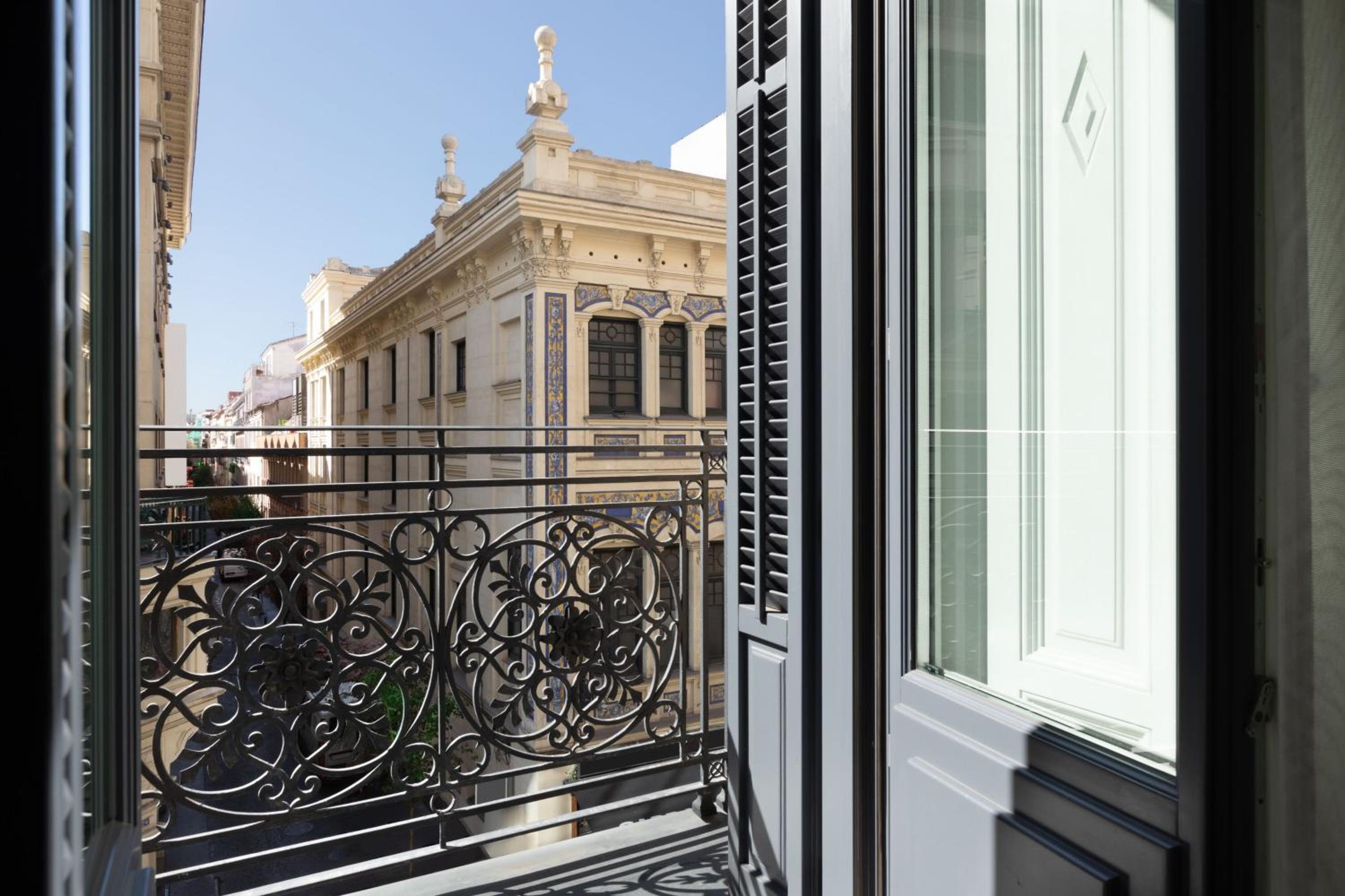 Deluxe King Room with City View and Balcony