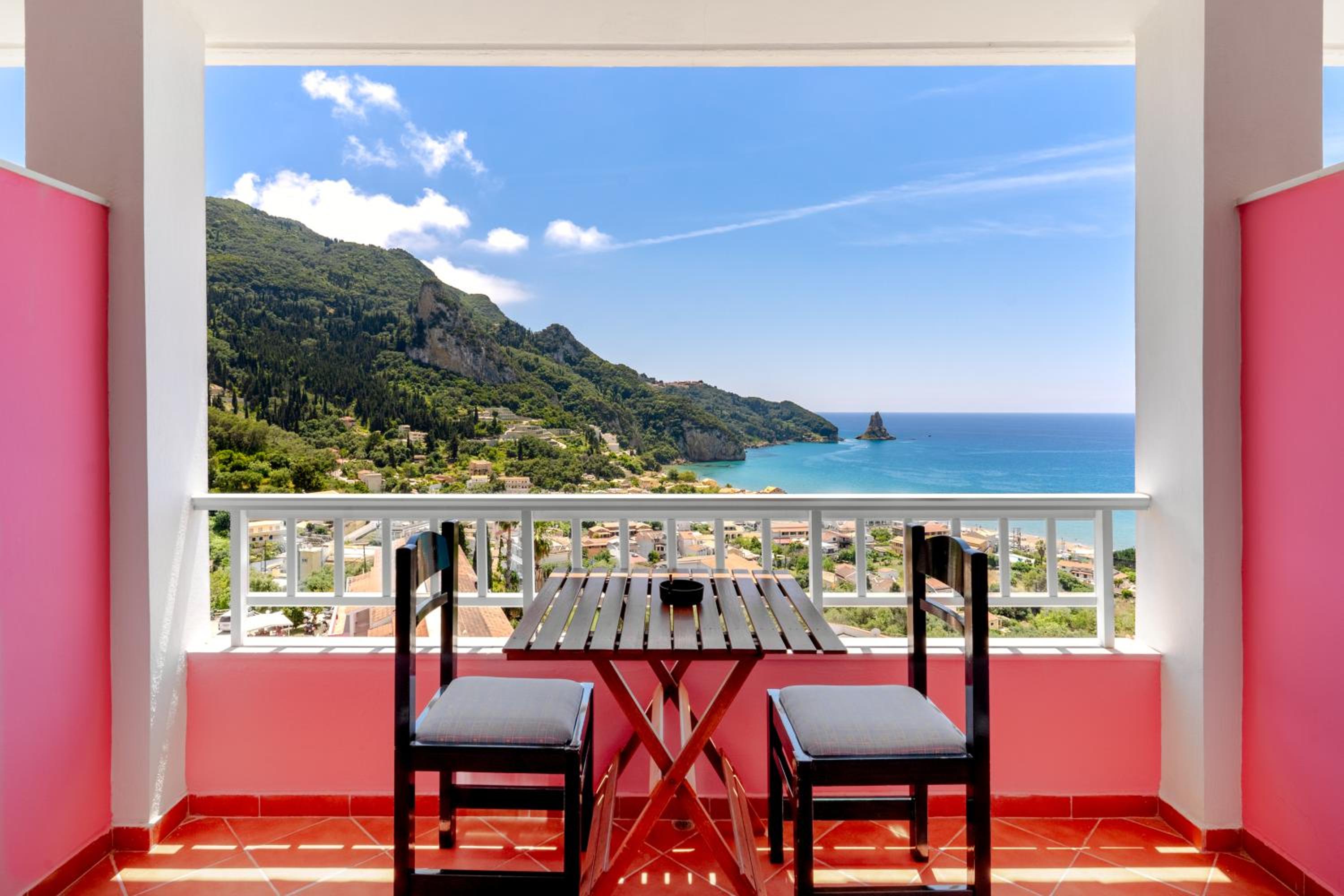 Quadruple Room with Sea View - Photo 2