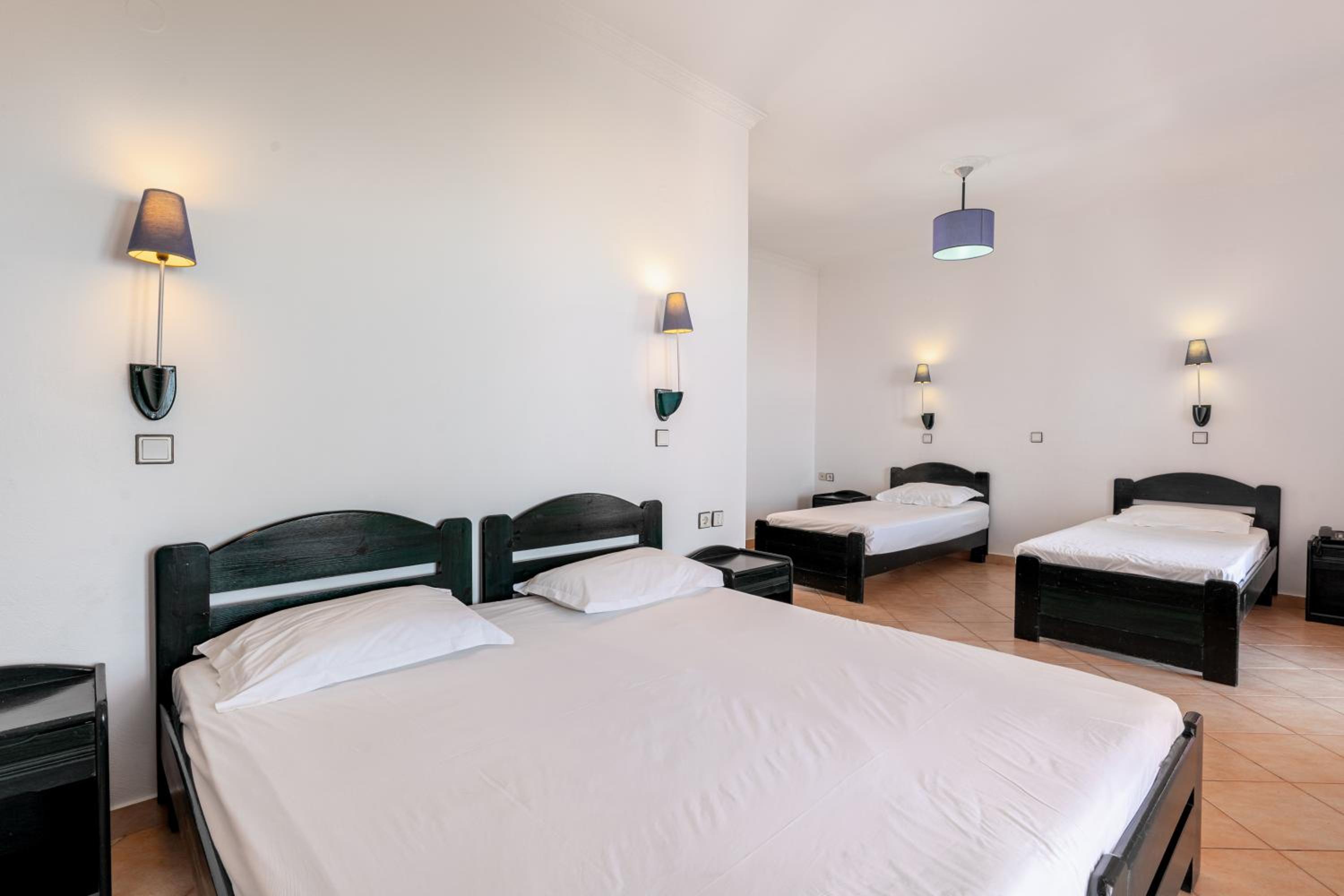 Quadruple Room with Sea View - Photo 1
