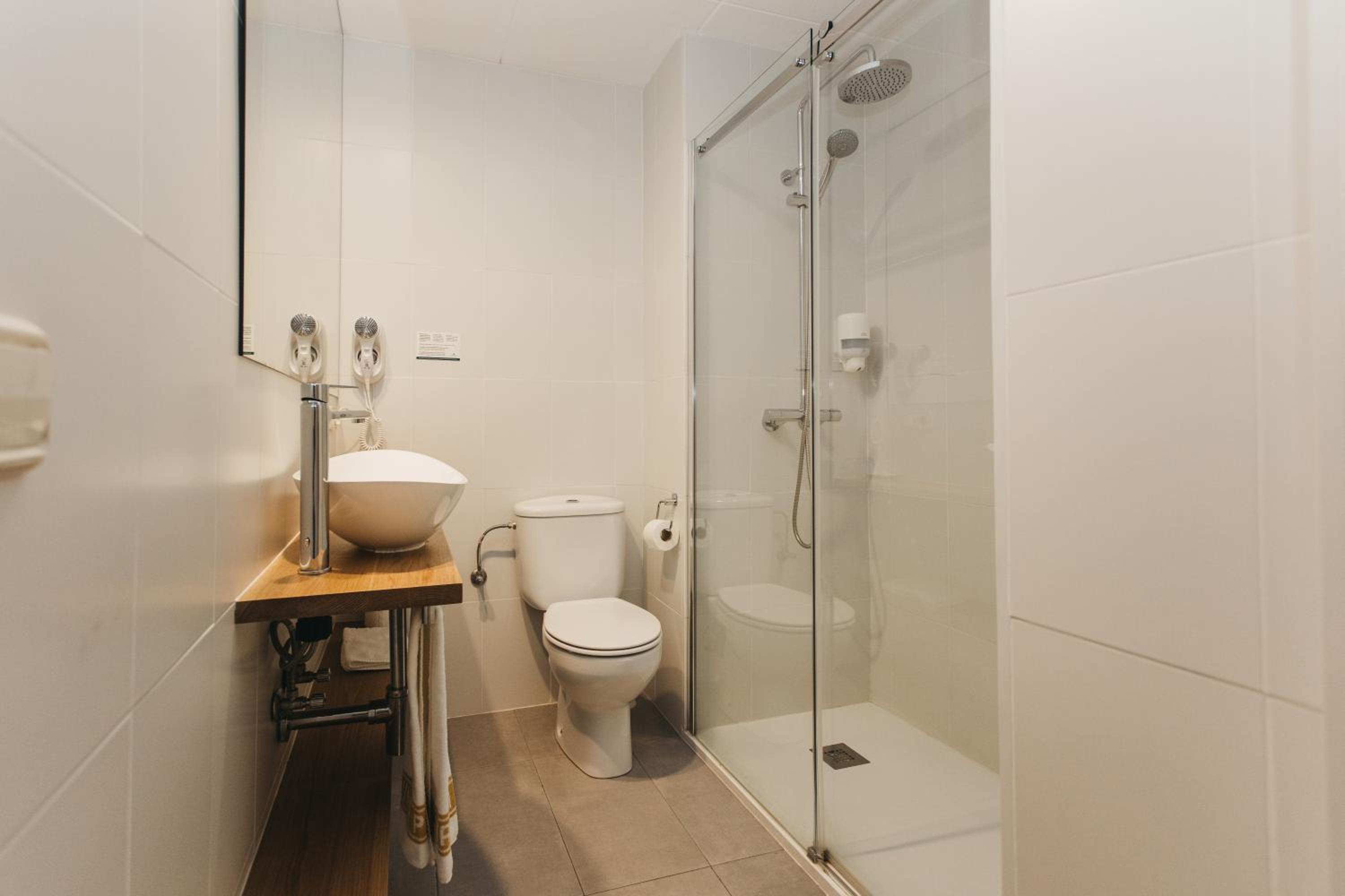 Triple Room (2 Adults + 1 Child) photo 2