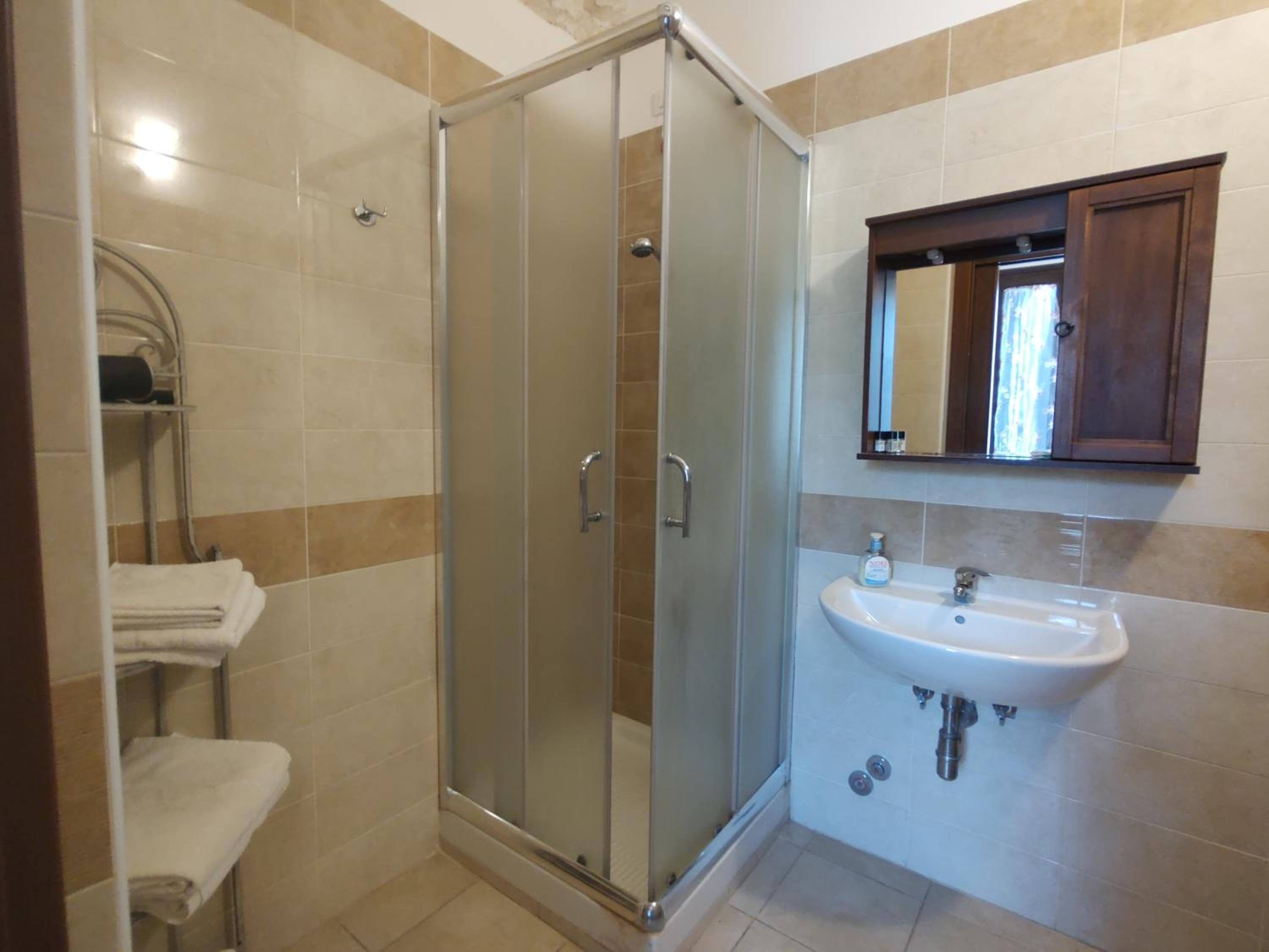 Deluxe Double or Twin Room - Photo 5