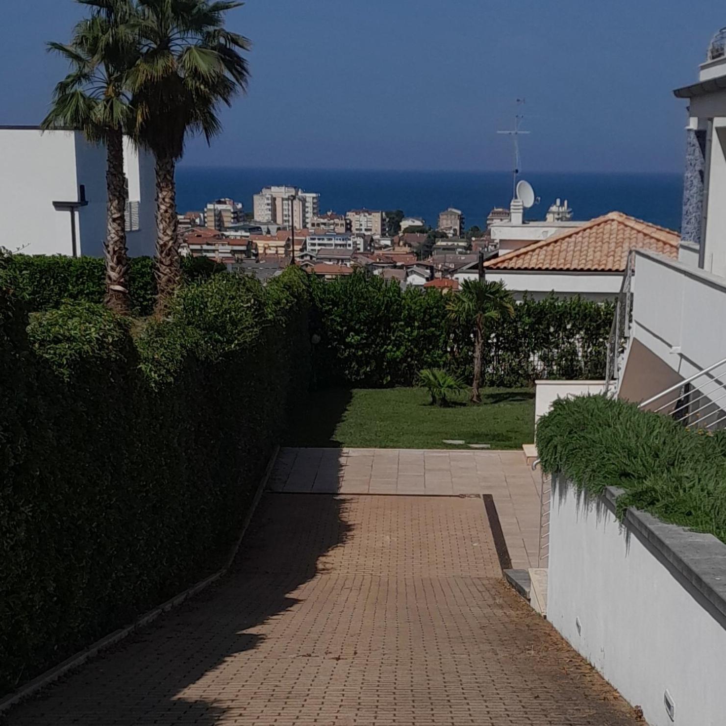 Apartment with Sea View - Photo 3