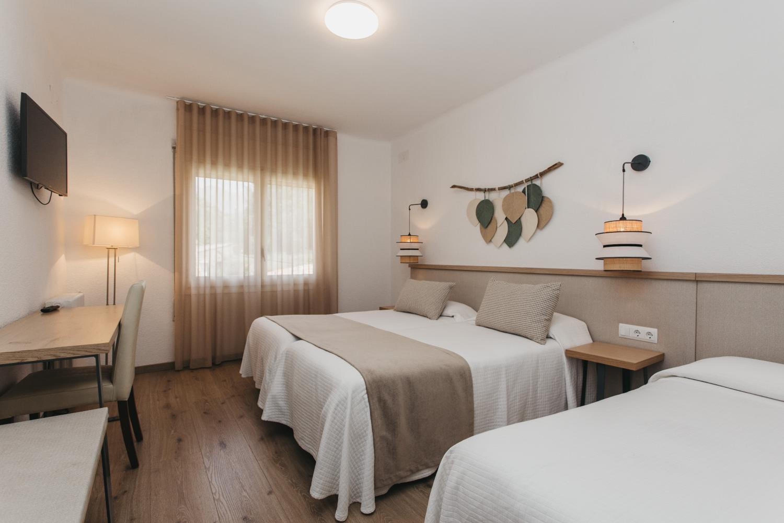 Triple Room (2 Adults + 1 Child) photo 3