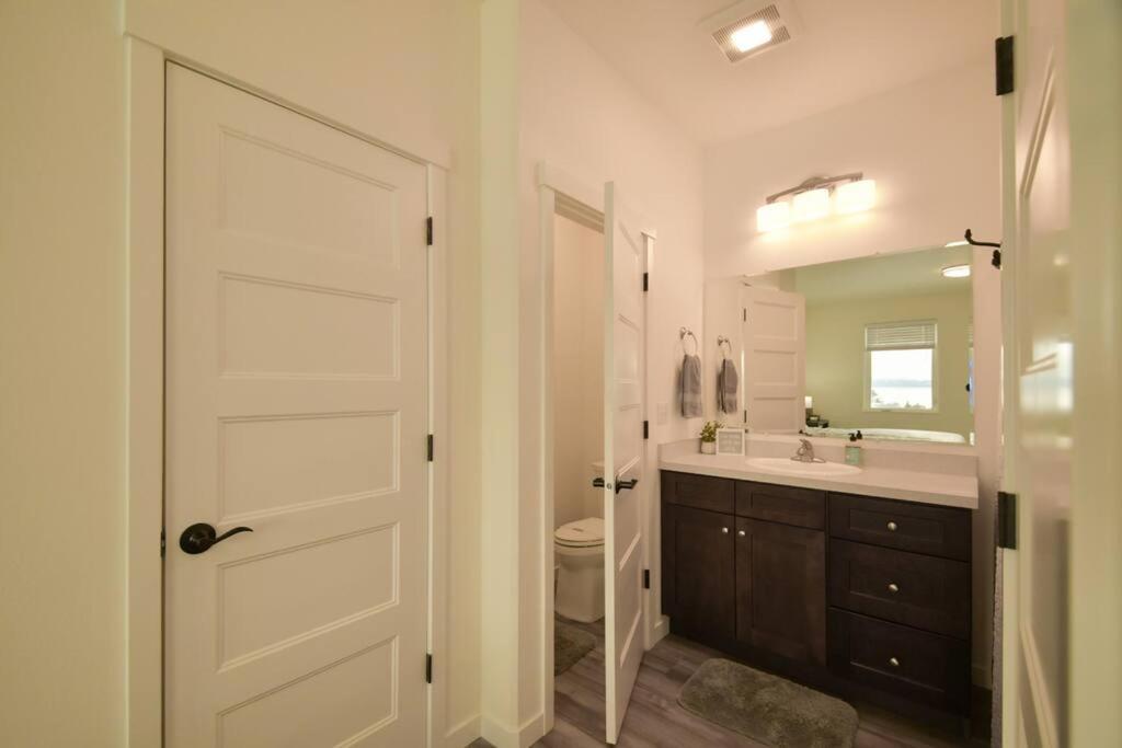 Three-Bedroom House photo 2