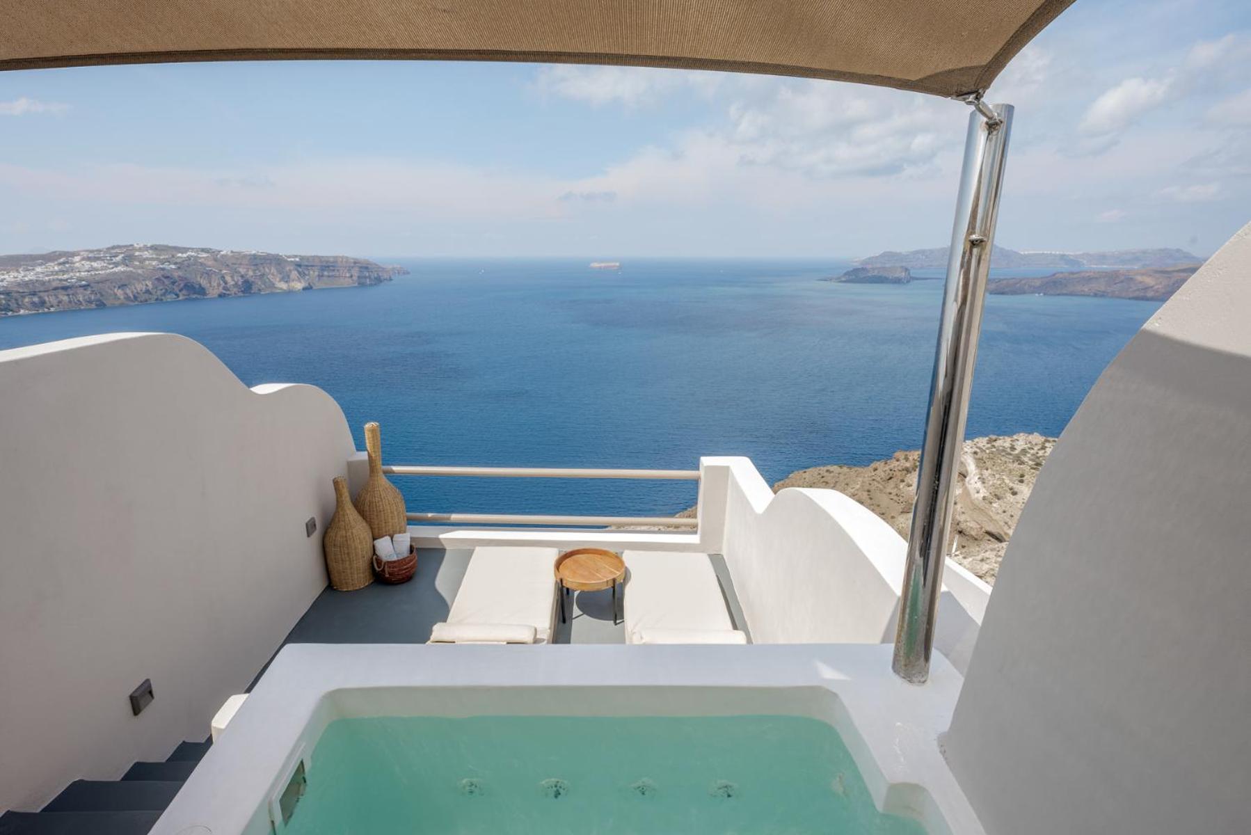 Jacuzzi Suite with Volcano View - Photo 11