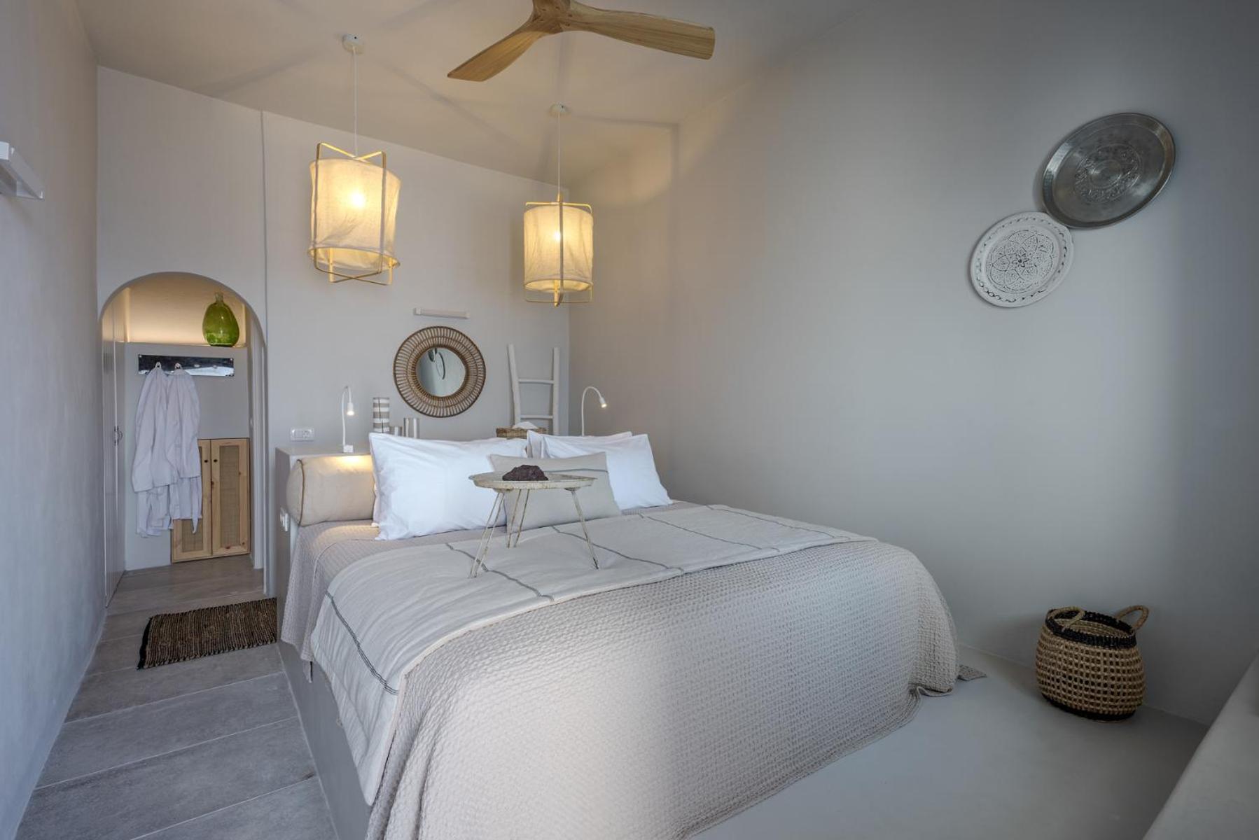 Jacuzzi Suite with Volcano View - Photo 10
