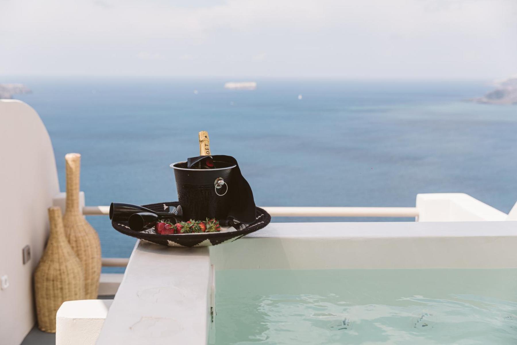 Jacuzzi Suite with Volcano View - Photo 9