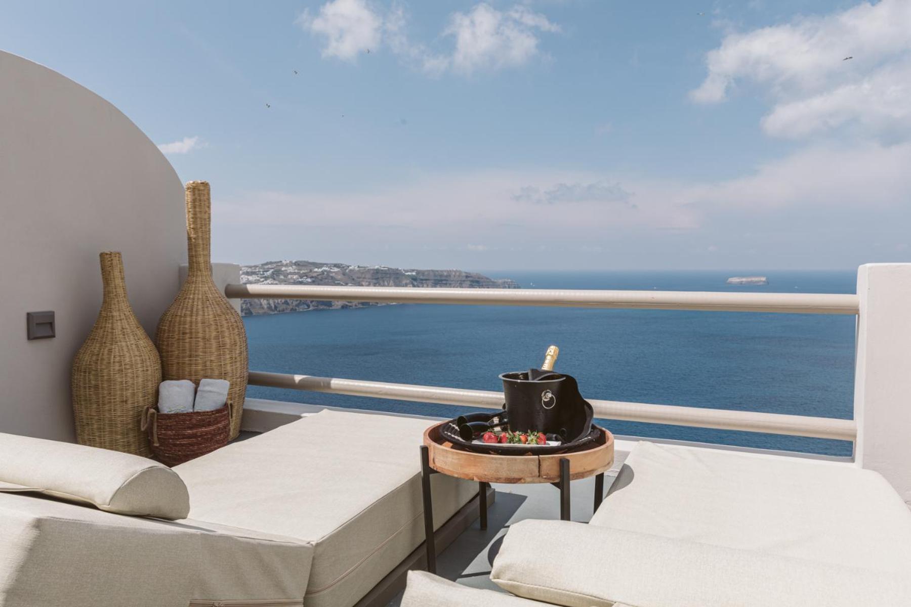 Jacuzzi Suite with Volcano View - Photo 2