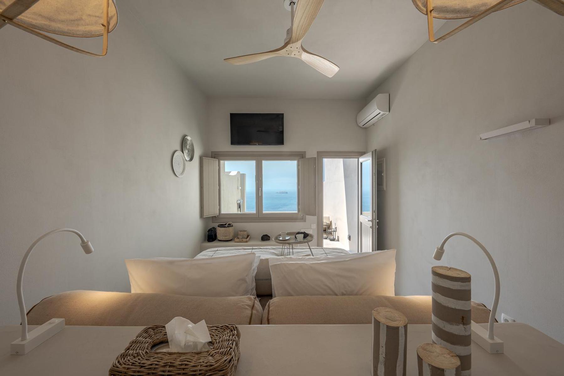 Jacuzzi Suite with Volcano View - Photo 53