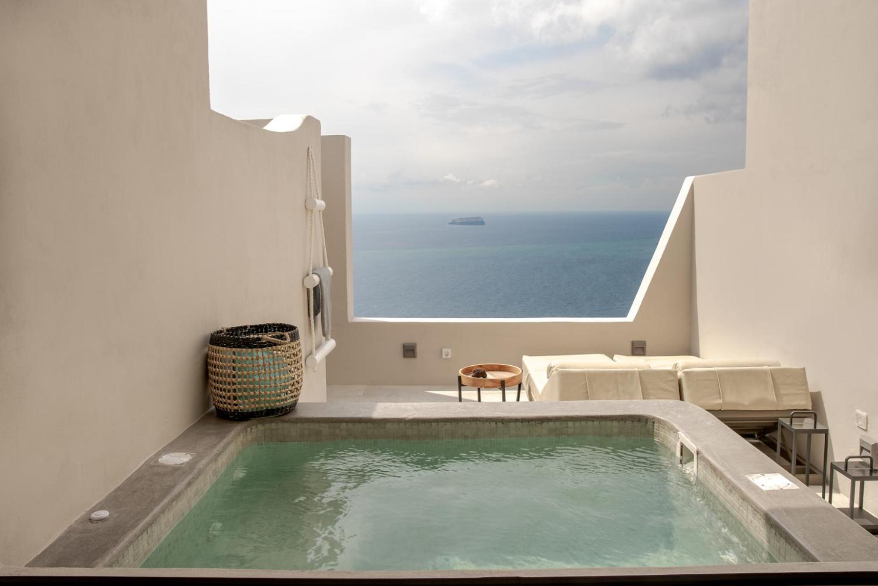 Jacuzzi Suite with Volcano View - Photo 49