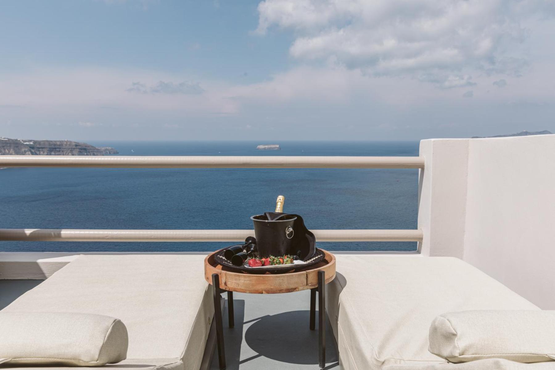 Jacuzzi Suite with Volcano View - Photo 44