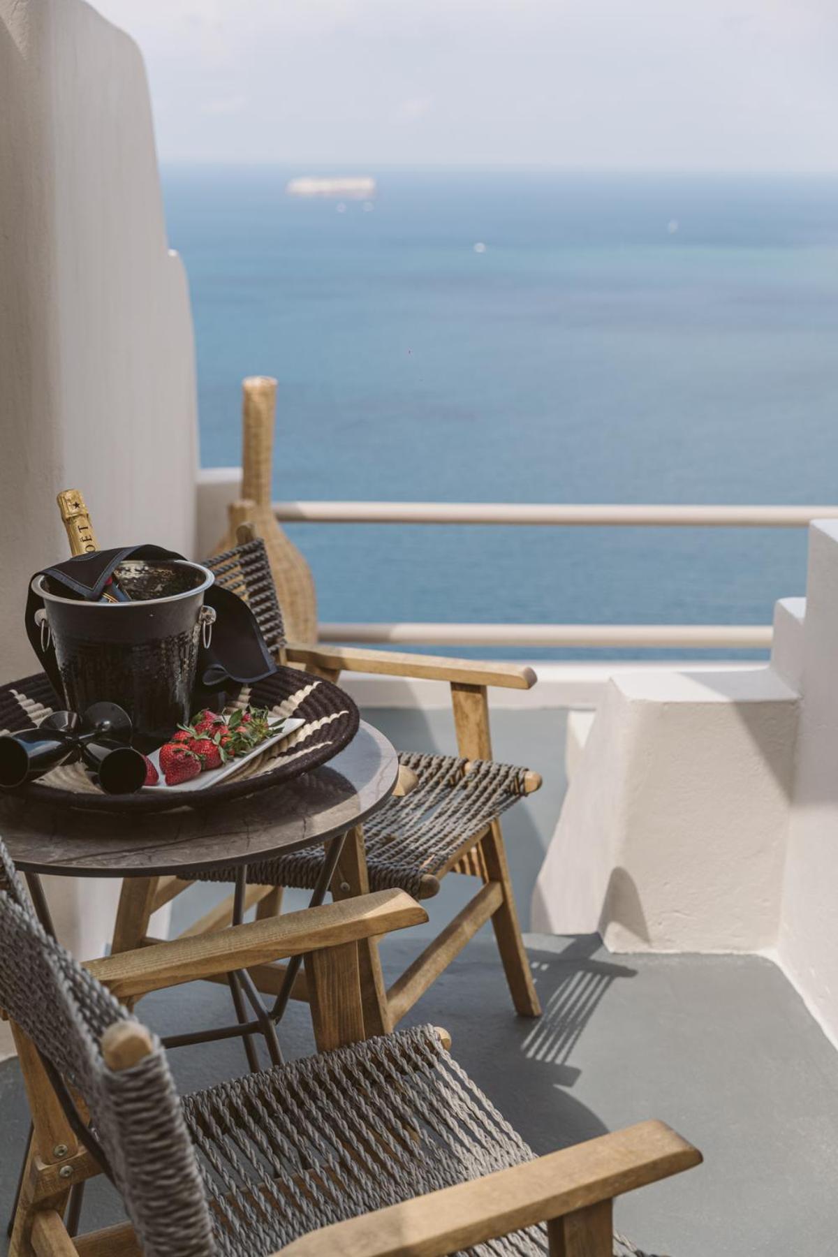 Jacuzzi Suite with Volcano View - Photo 43
