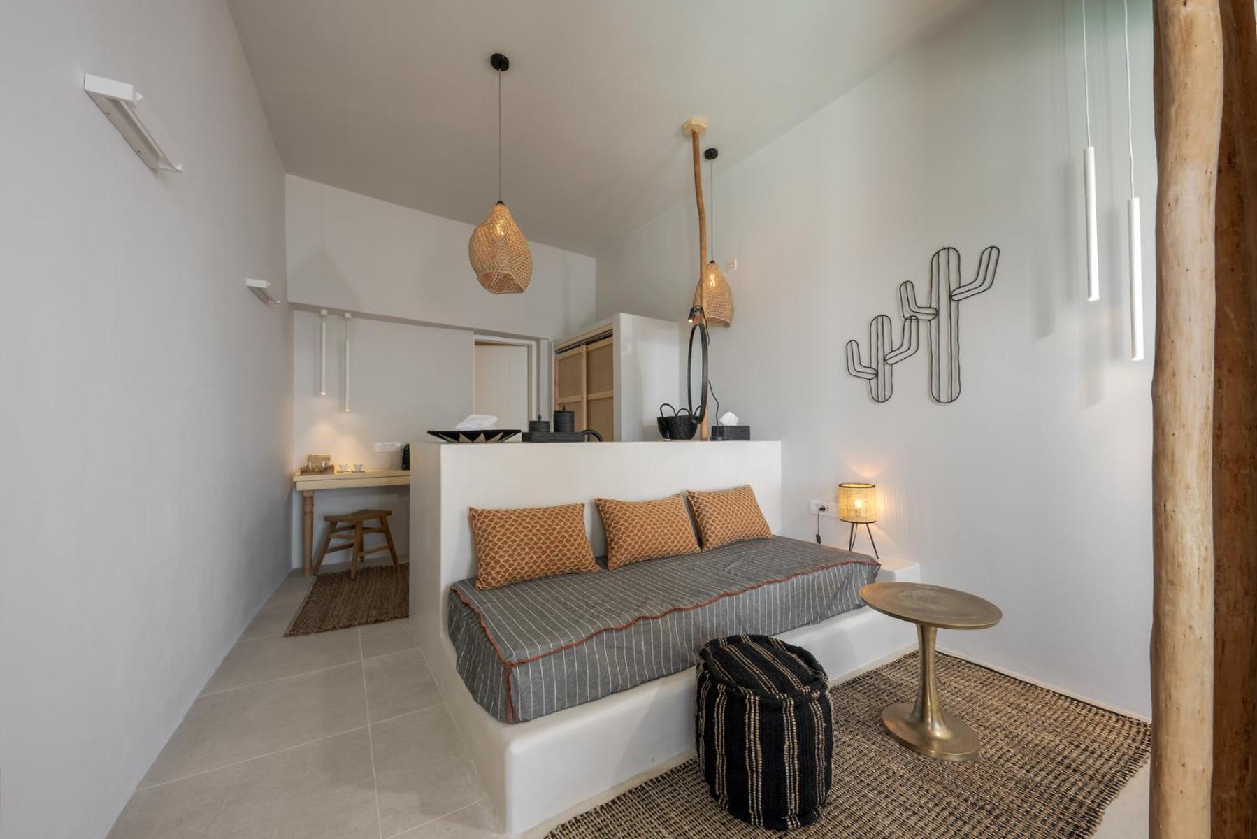 Suite with Private Pool - Photo 25