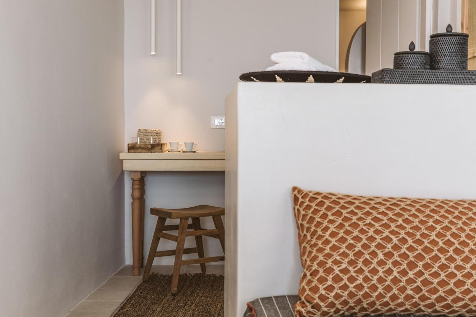 Suite with Private Pool - Photo 26