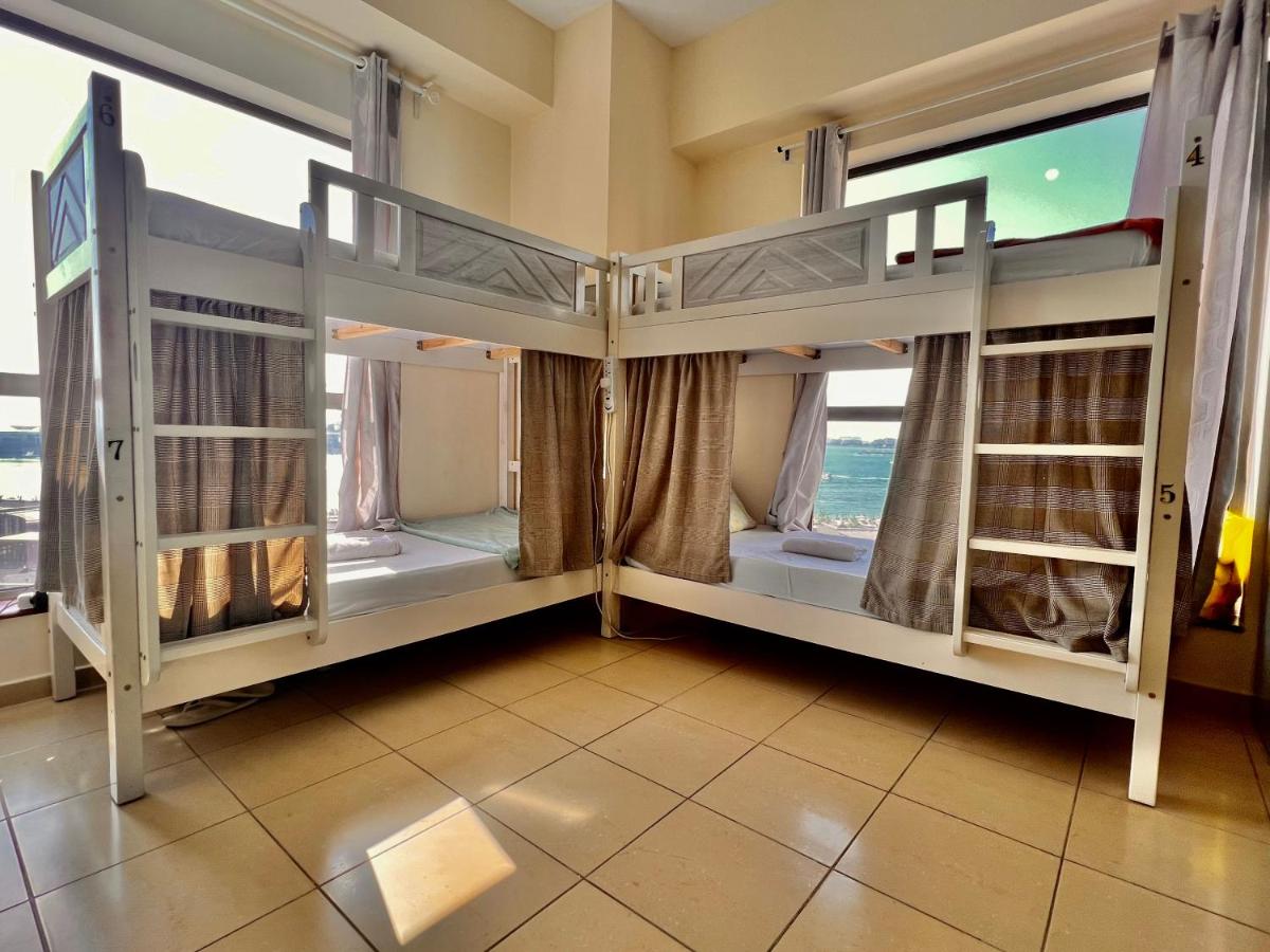 10-Bed Mixed Dormitory Room photo 2