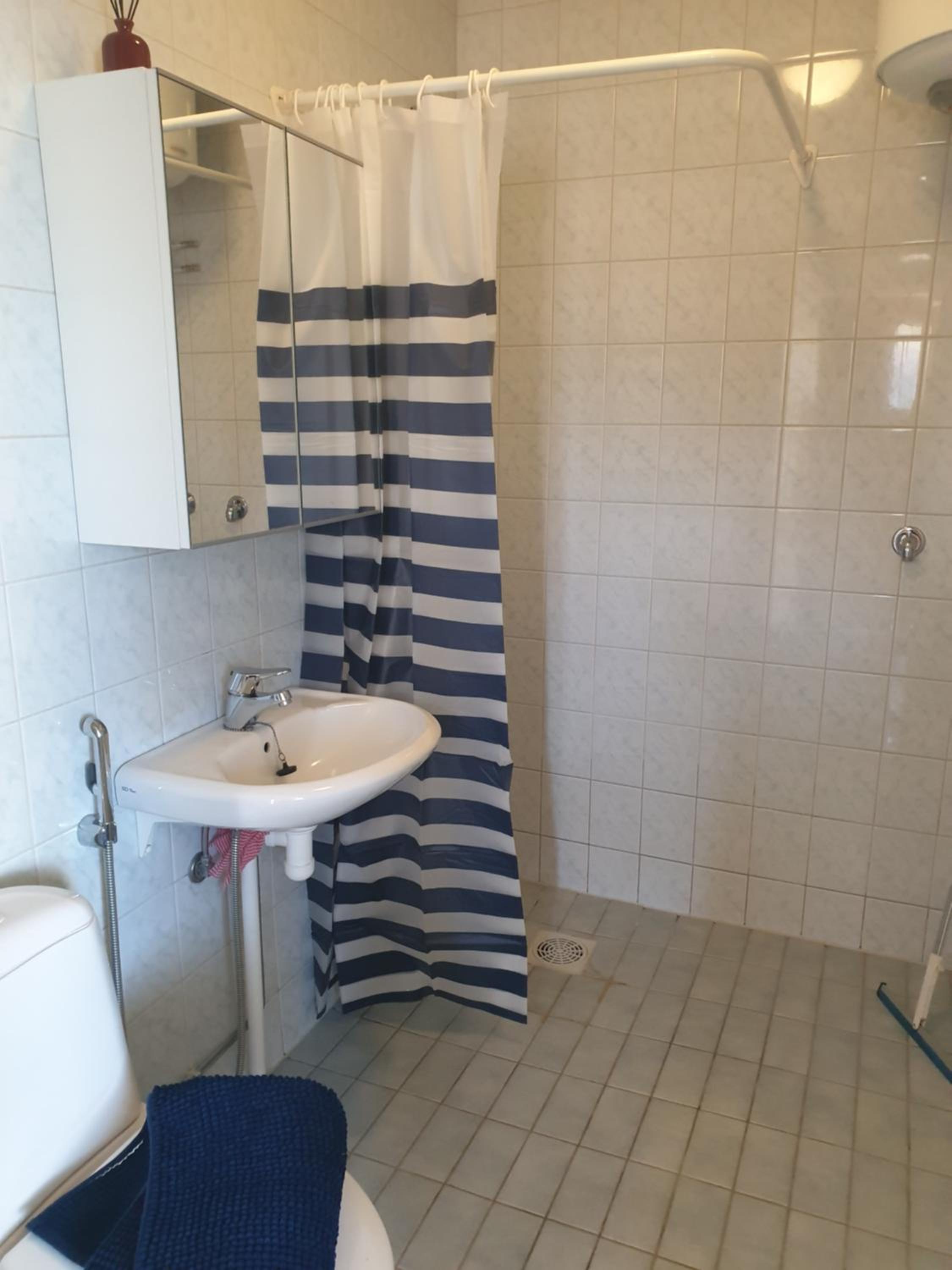 One-Bedroom Apartment - Photo 8