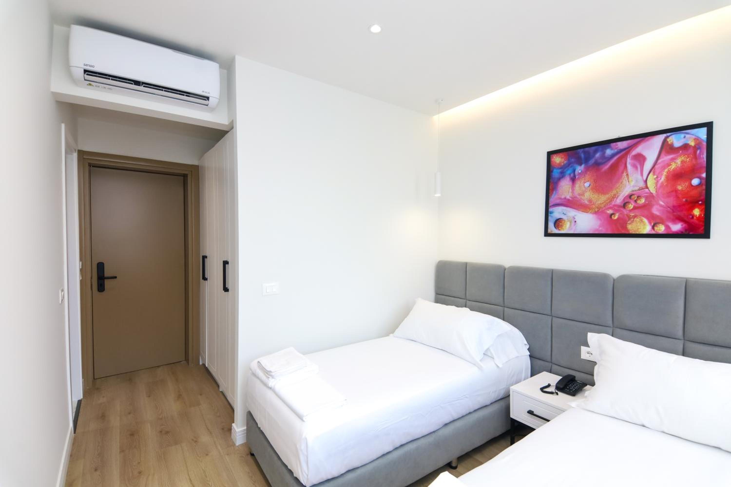 Deluxe Double or Twin Room photo 2