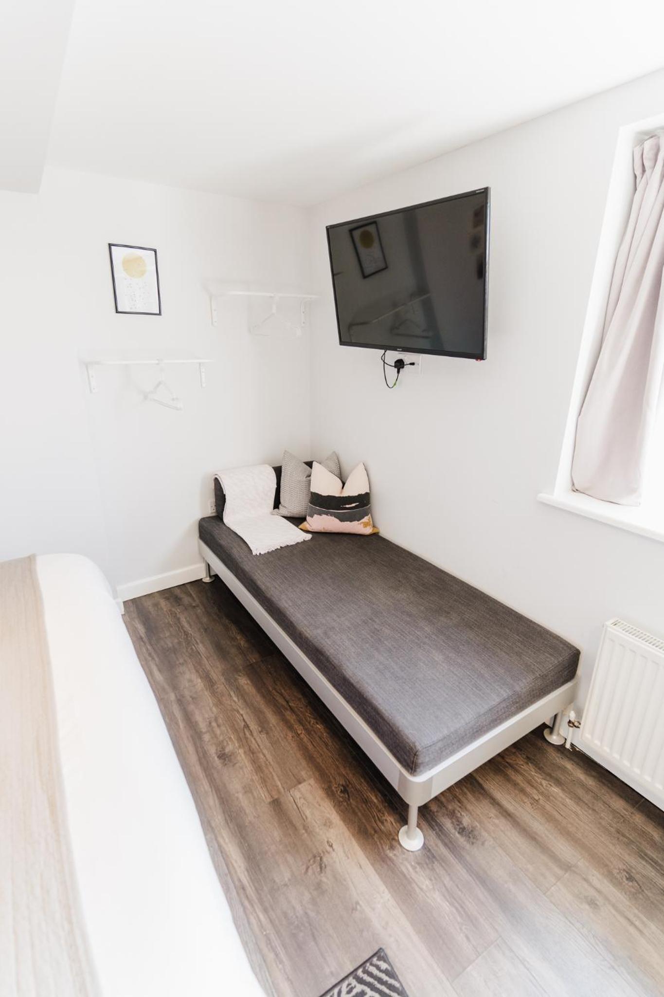 Studio Apartment - Photo 15