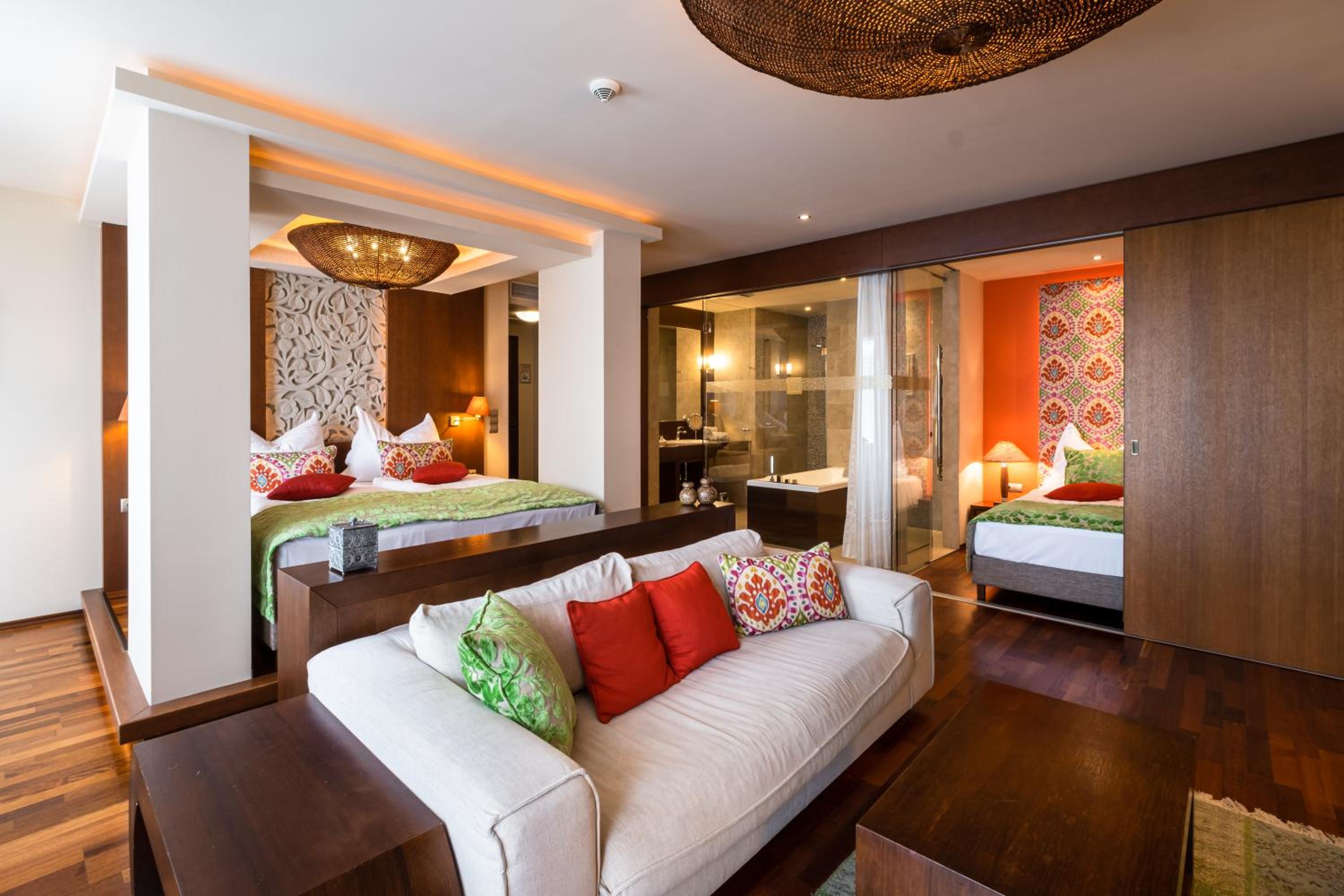Suite with Hot Tub and with Balcony Lake Side View