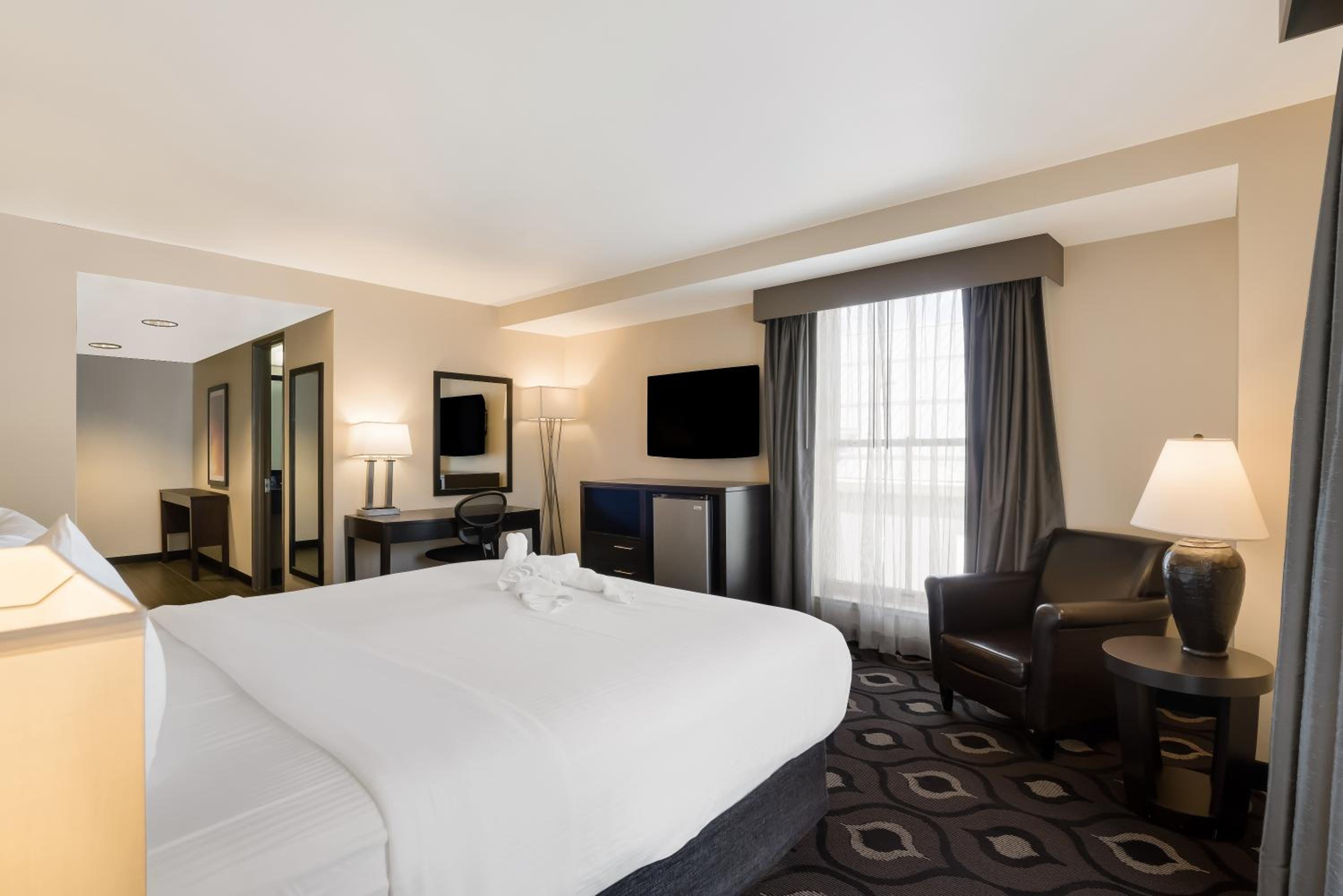1 King Bed Non Smoking - Photo 2
