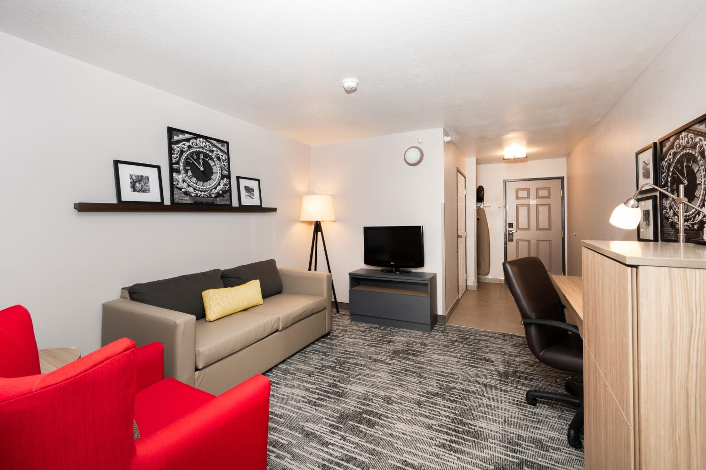 One-Bedroom King Suite with Sofa Bed - Disability Access, photo 6