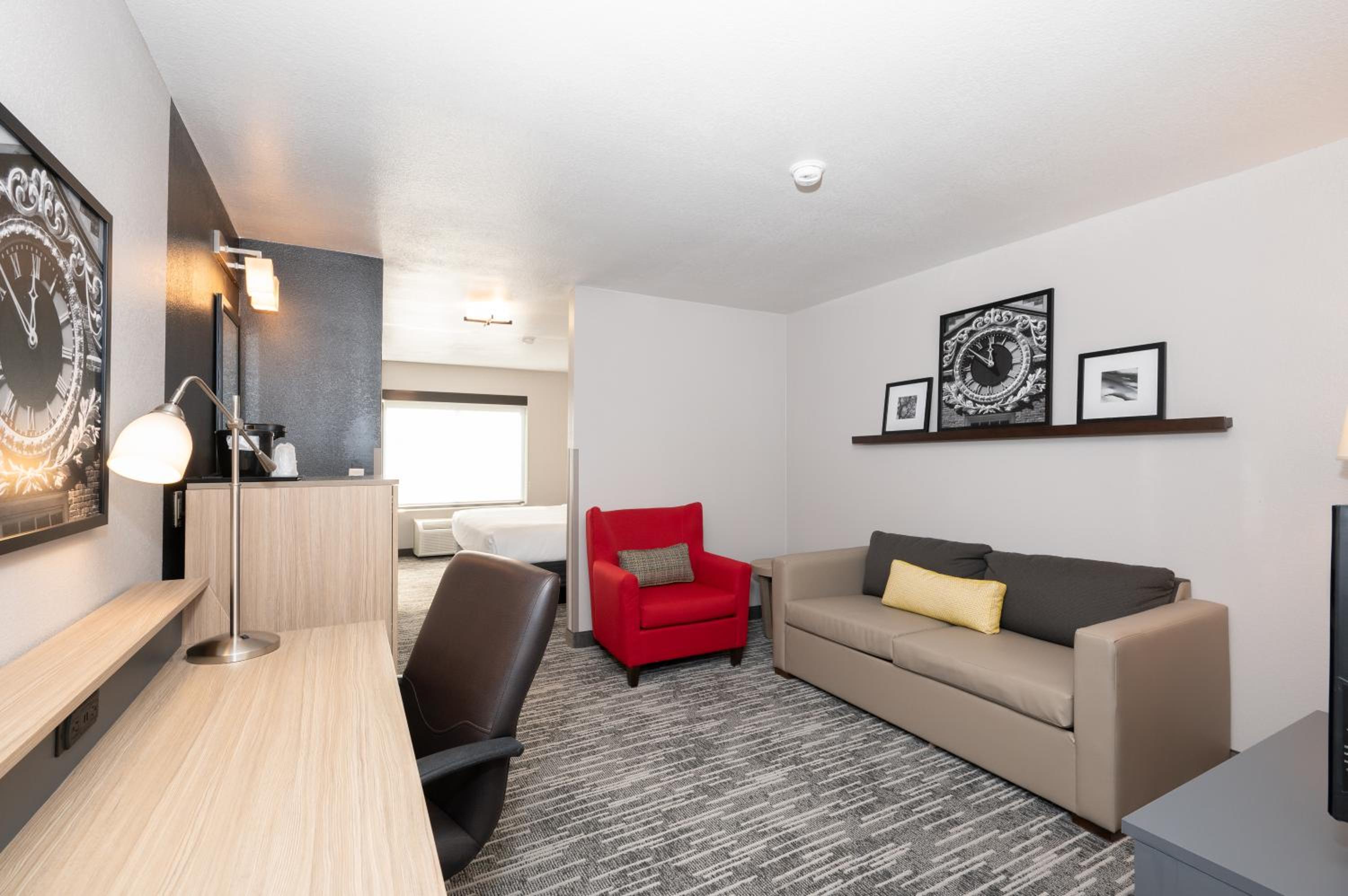 One-Bedroom King Suite with Sofa Bed - Disability Access photo 1