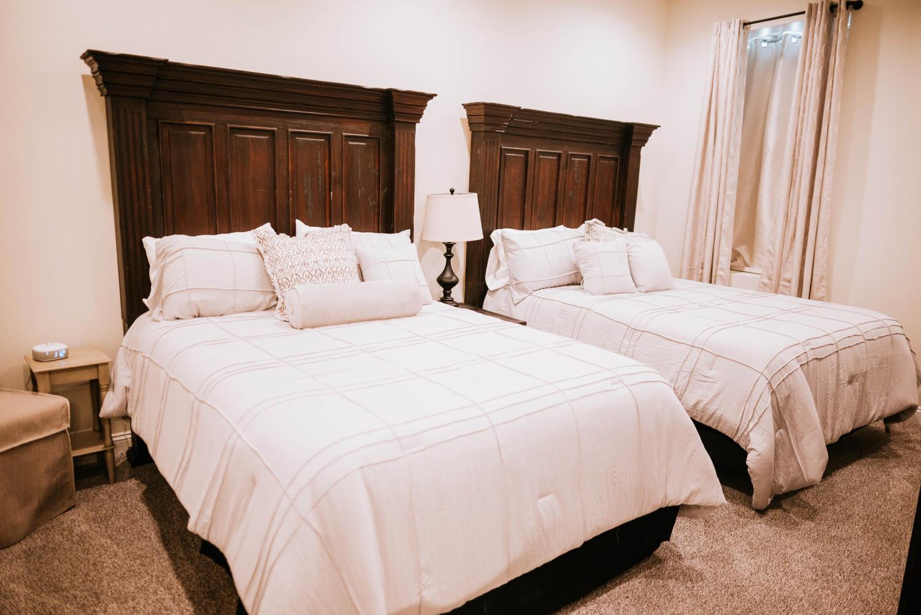 Queen Suite - Photo 5