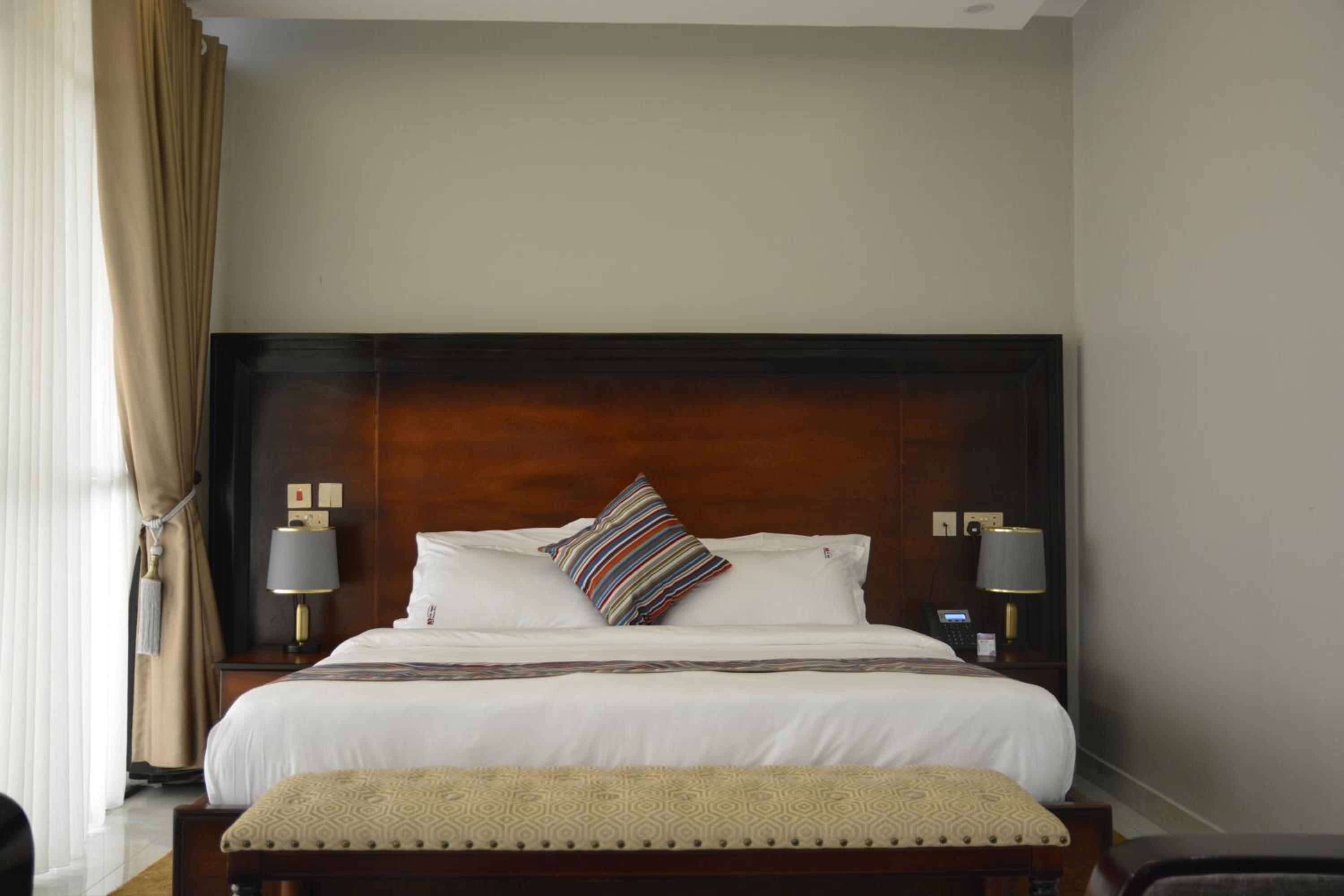Queen Room with Balcony photo 1