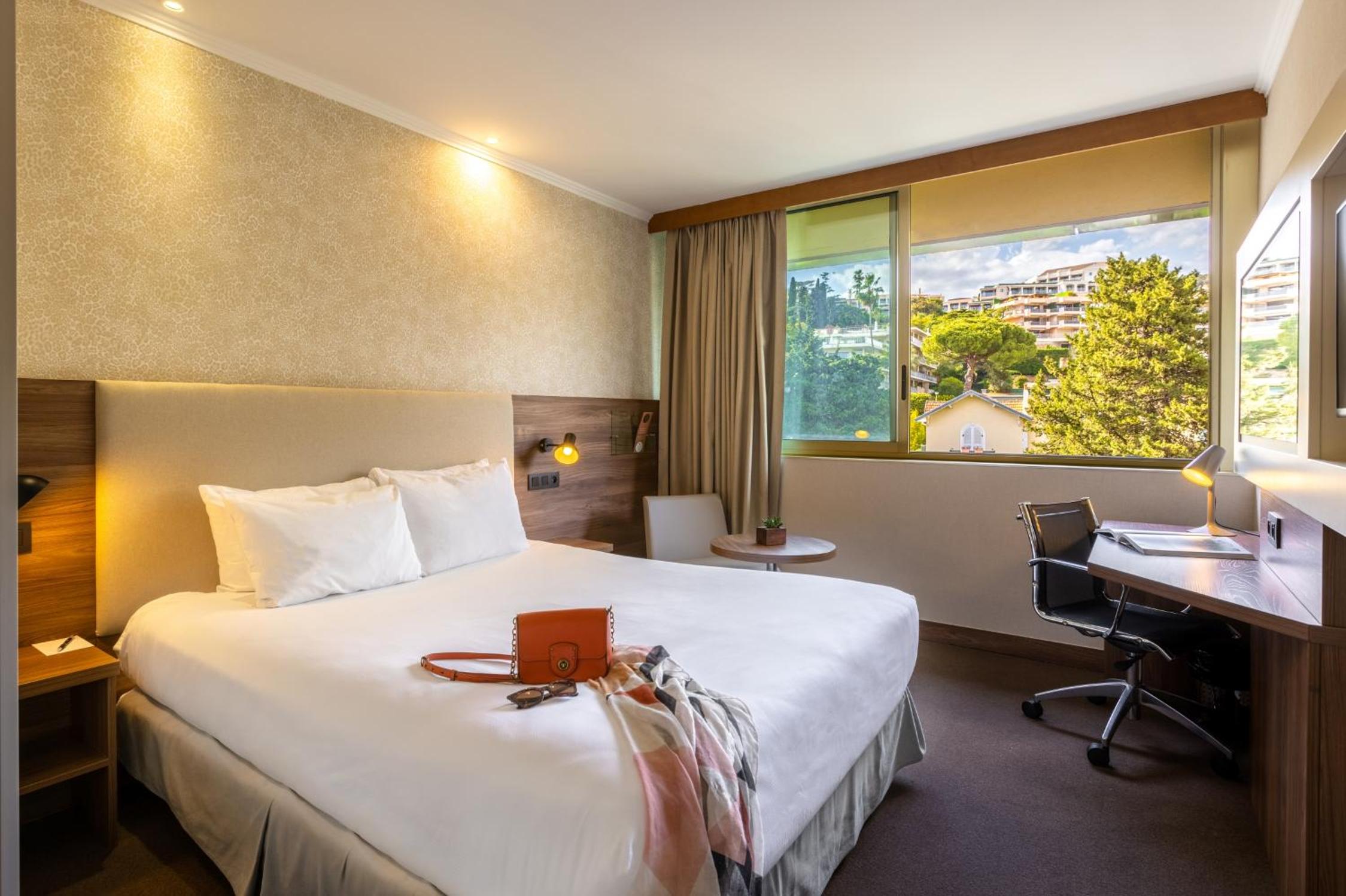 Classic Double Room With City View photo 1