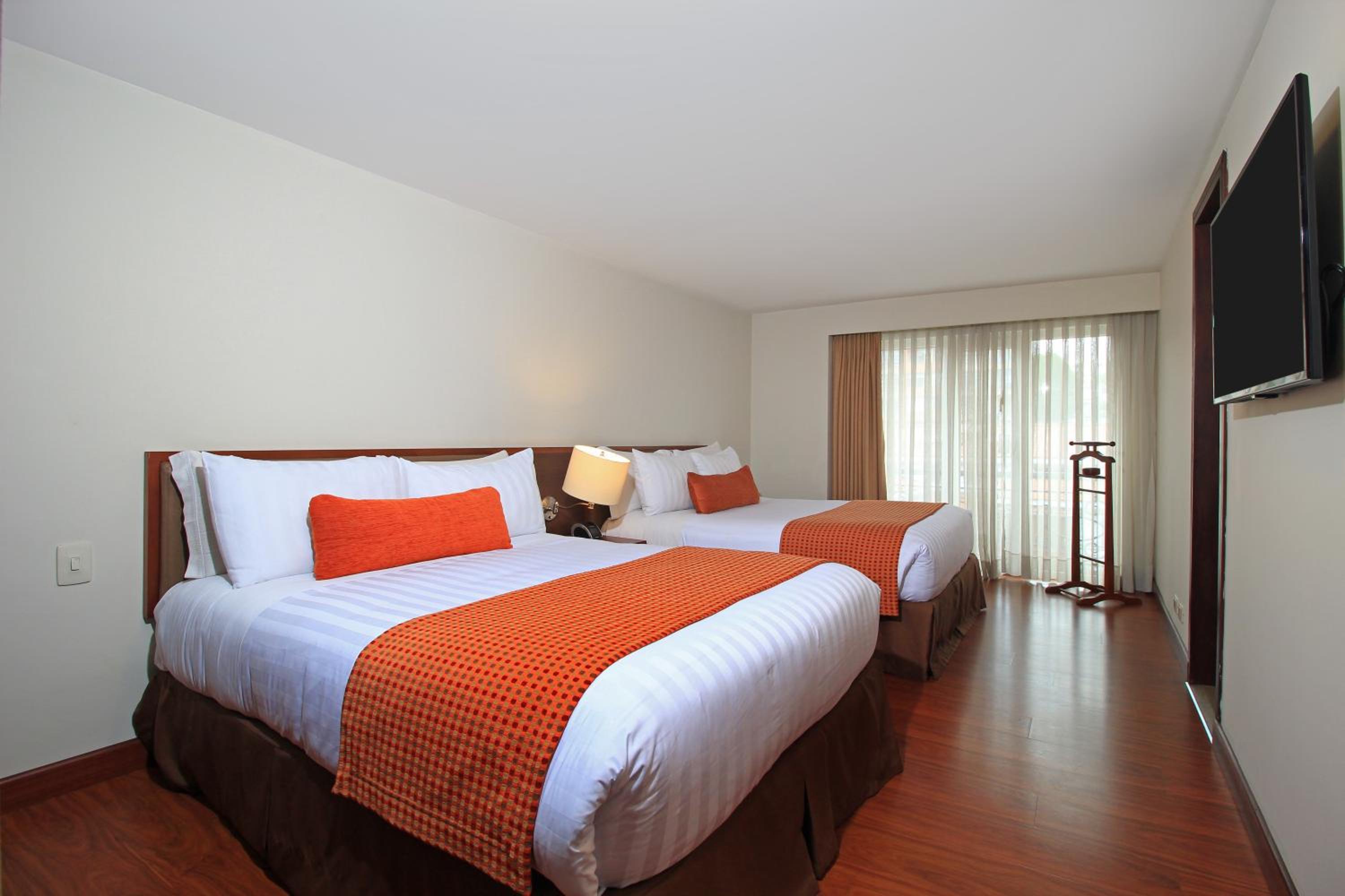 Standard Twin Room - Photo 1