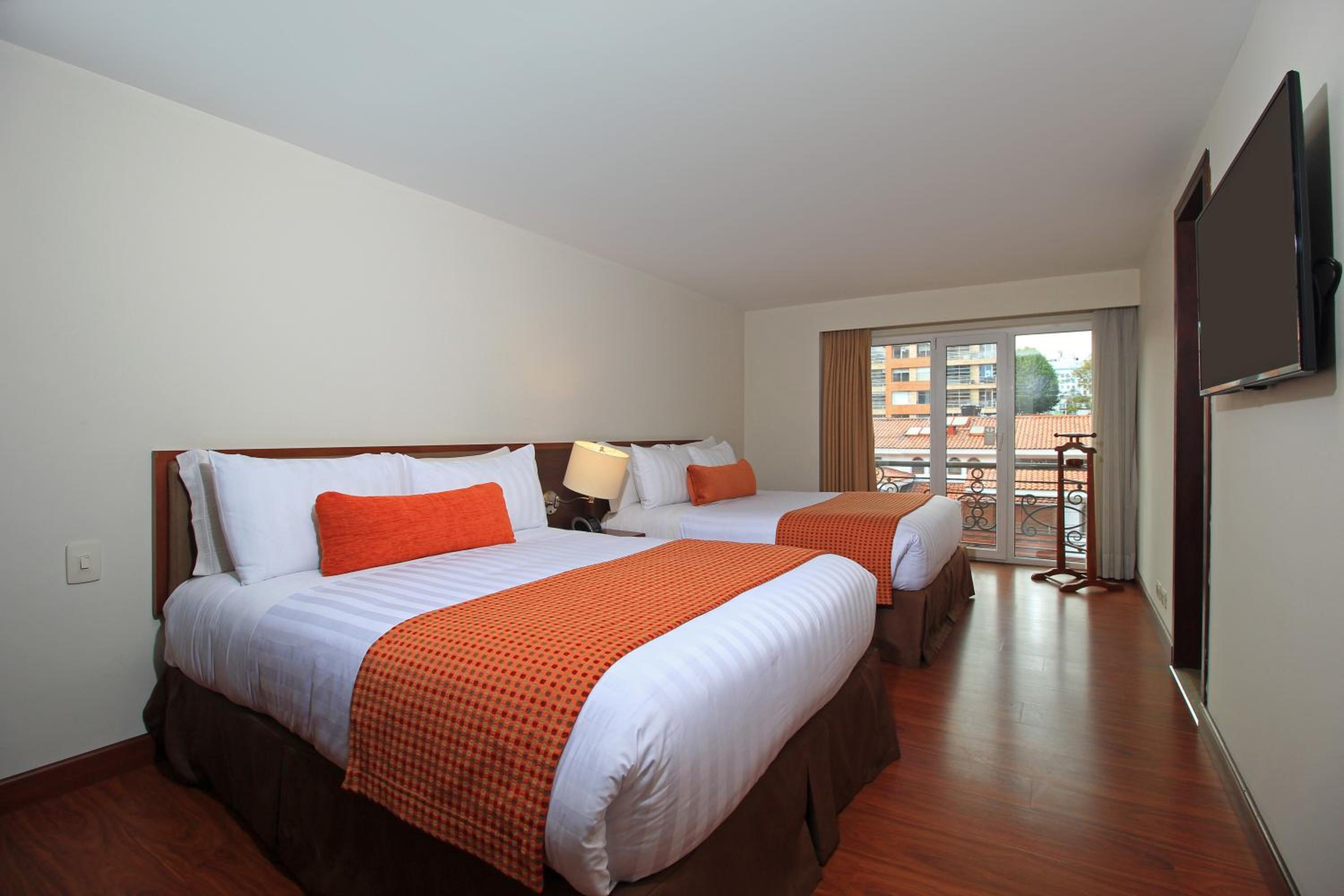 Standard Twin Room - Photo 10