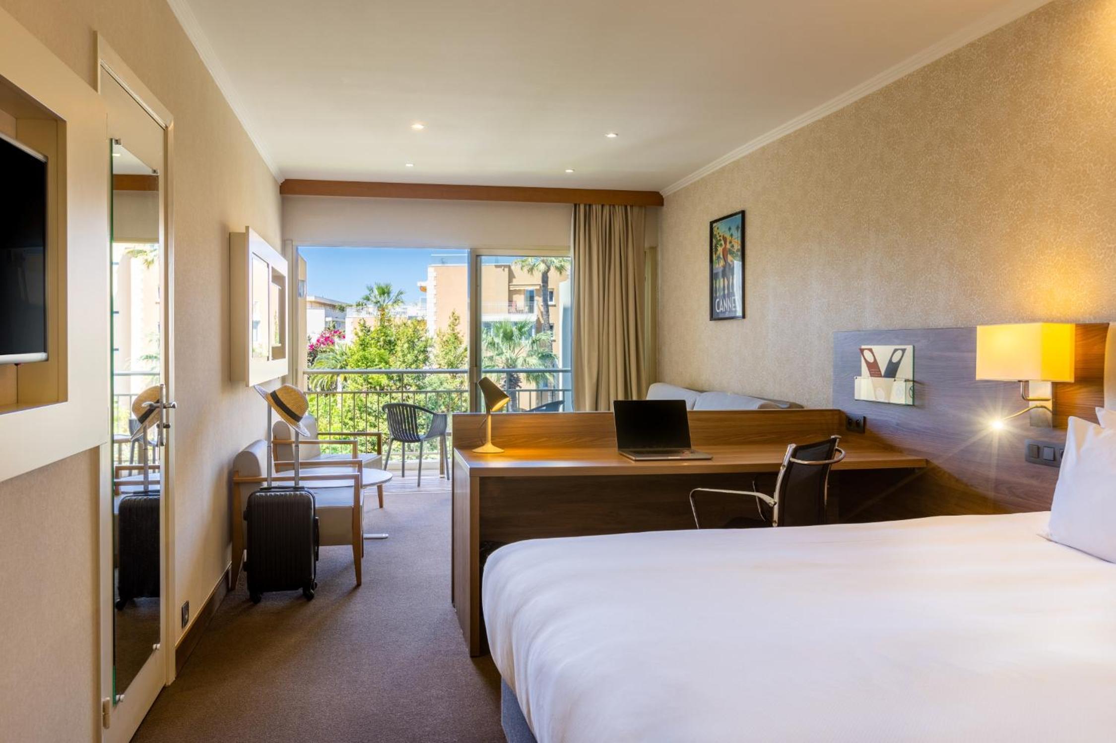 Junior Suite With Garden View - Photo 1