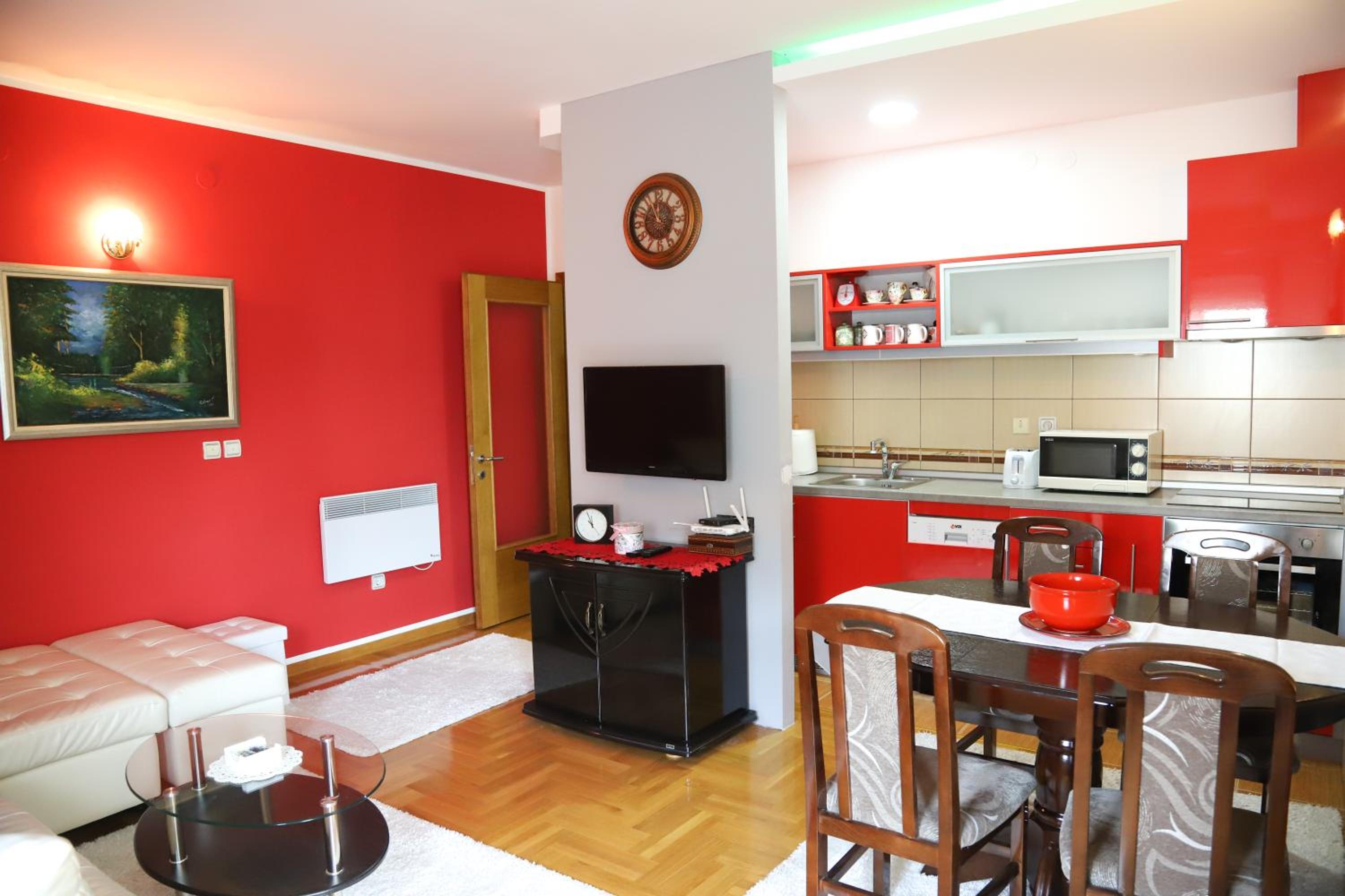 One-Bedroom Apartment photo 1